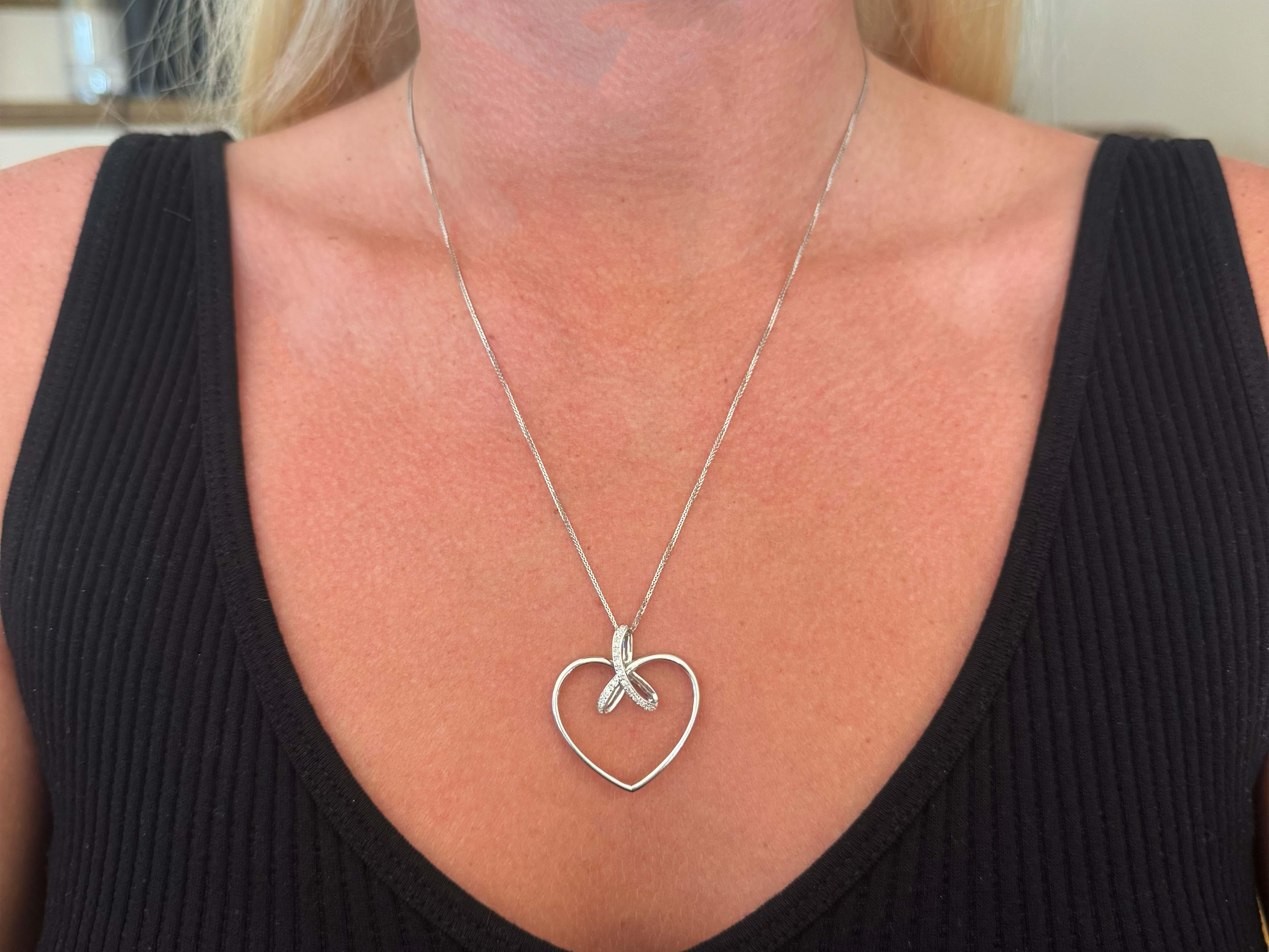 Item Specifications:

Necklace Metal: 14k White Gold

Total Weight: 5.0 Grams

Chain Length: 20
