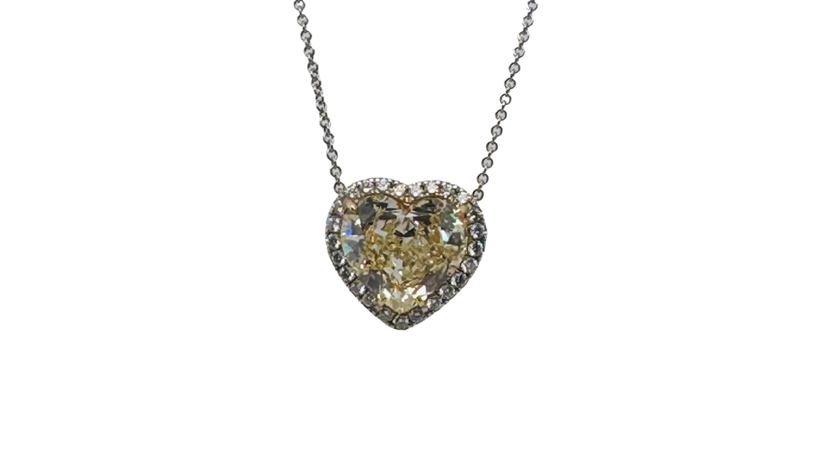 Taille cœur Collier à cœur de diamant en vente