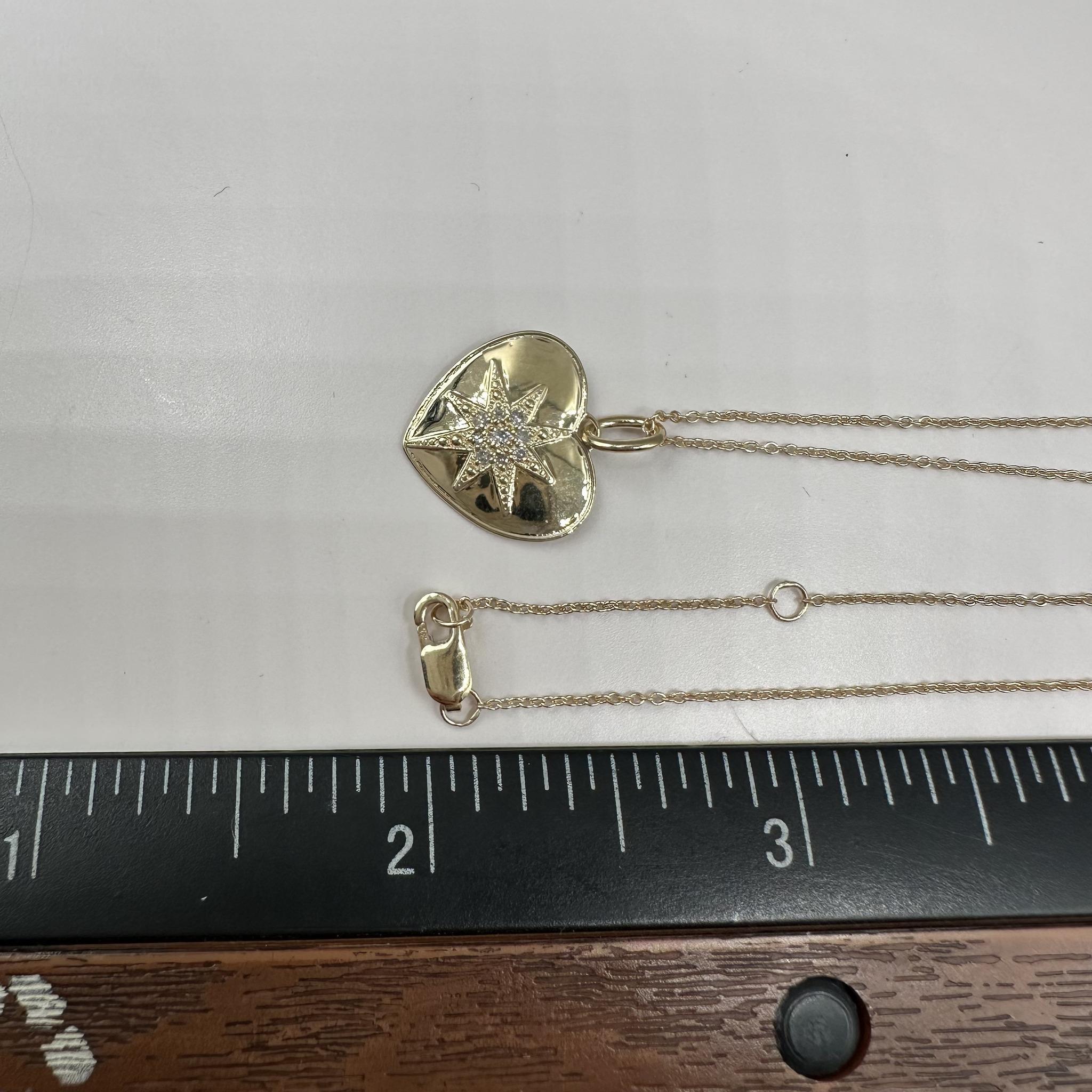 Collier en or jaune 10kt avec cœur en diamant - 0.07ctw Ajustable 15-17 pouces Pour femmes en vente