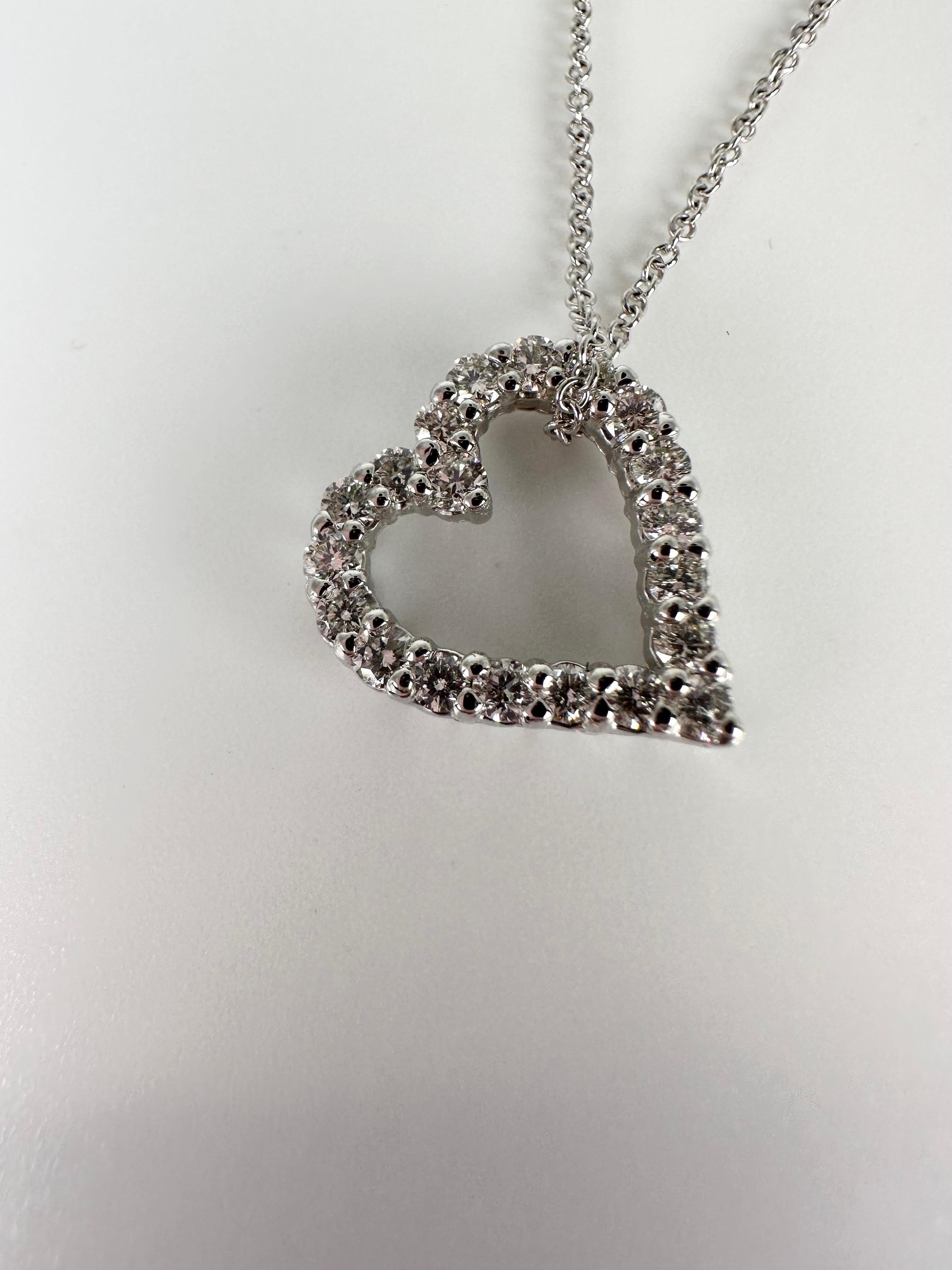 Diamond Heart necklace in 14KT white gold  In New Condition For Sale In Jupiter, FL