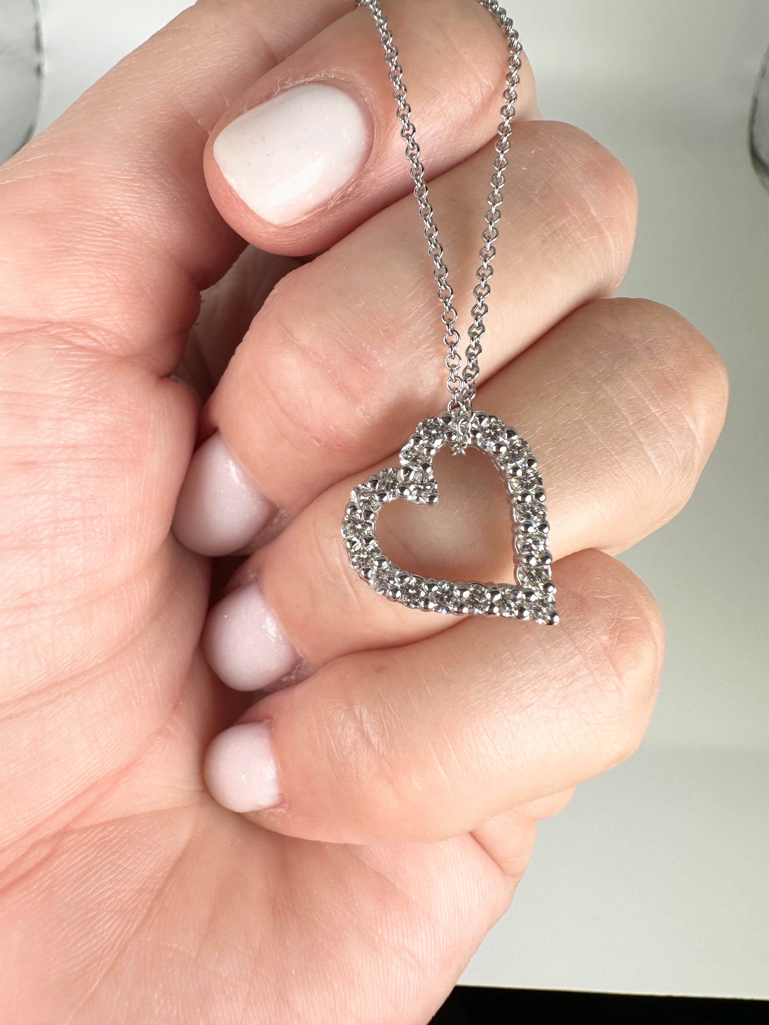 Diamond Heart necklace in 14KT white gold  For Sale 3