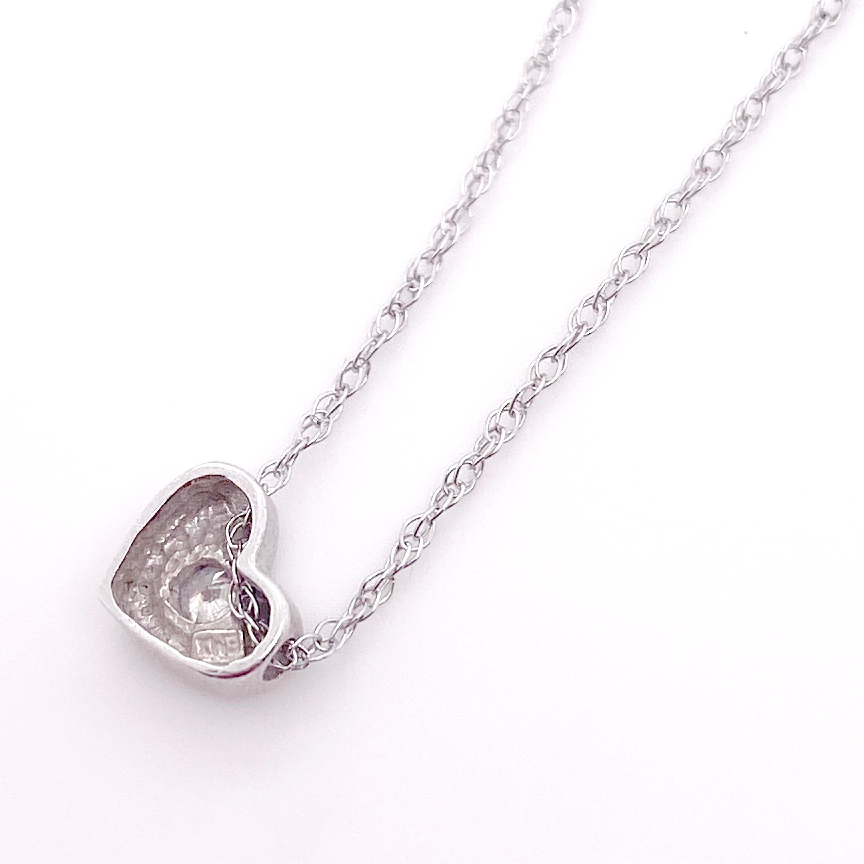 Taille ronde Collier cœur en or blanc avec diamants, pendentif en forme de cœur, exemplaire unique en son genre en vente