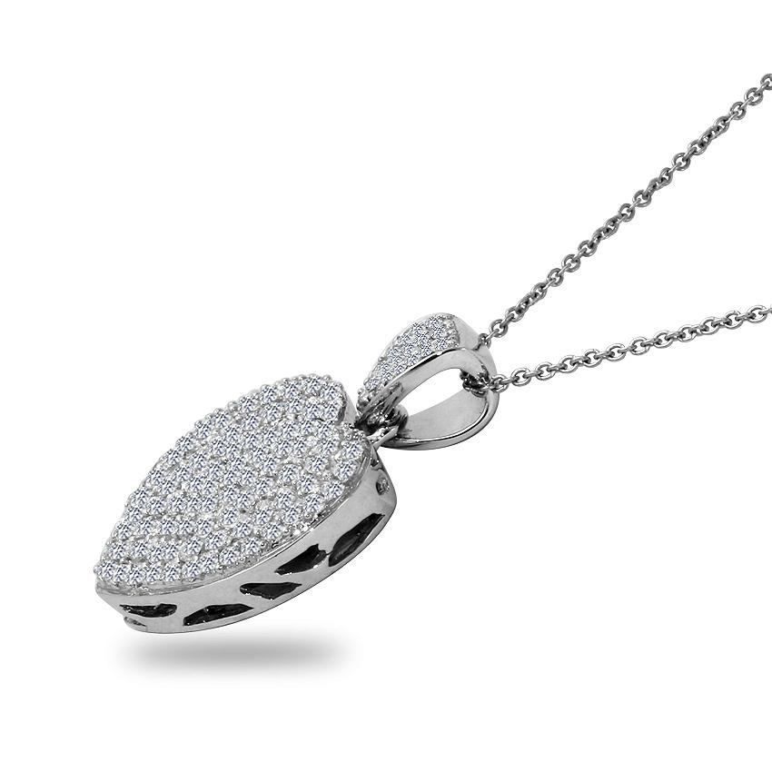 Donna Ciondolo a cuore con diamante da 1,34 carati. in vendita