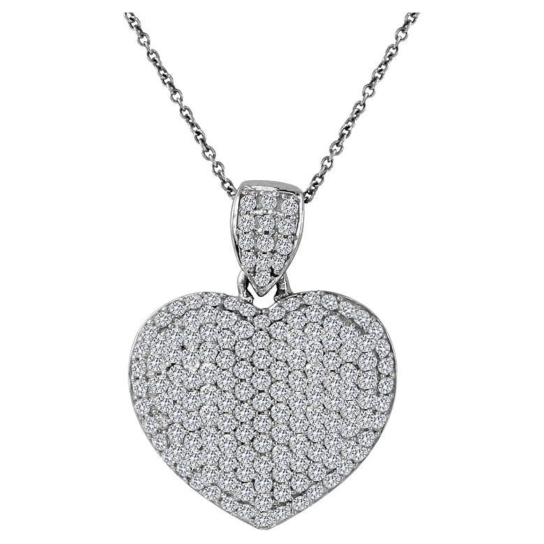 Ciondolo a cuore con diamante da 1,34 carati.