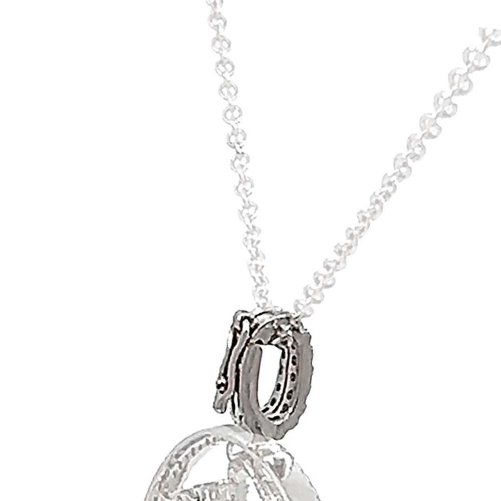 Donna Ciondolo circolare con cuore di diamante in vendita