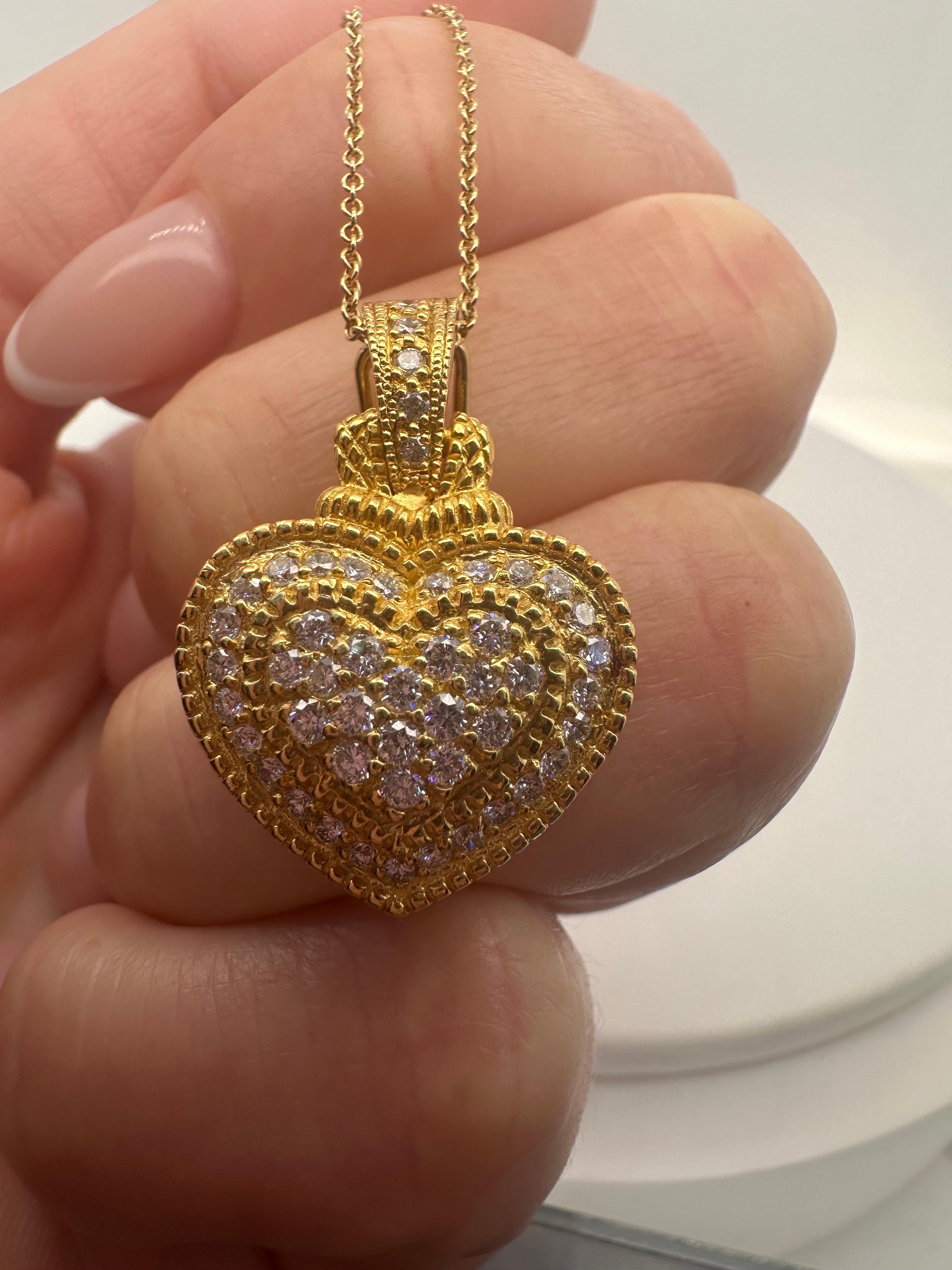 Diamond heart pendant 18KT gold yellow gold heart love pendant For Sale 2