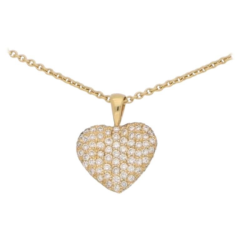 Pendentif en forme de cœur serti de diamants avec chaîne en or jaune 18 carats en vente
