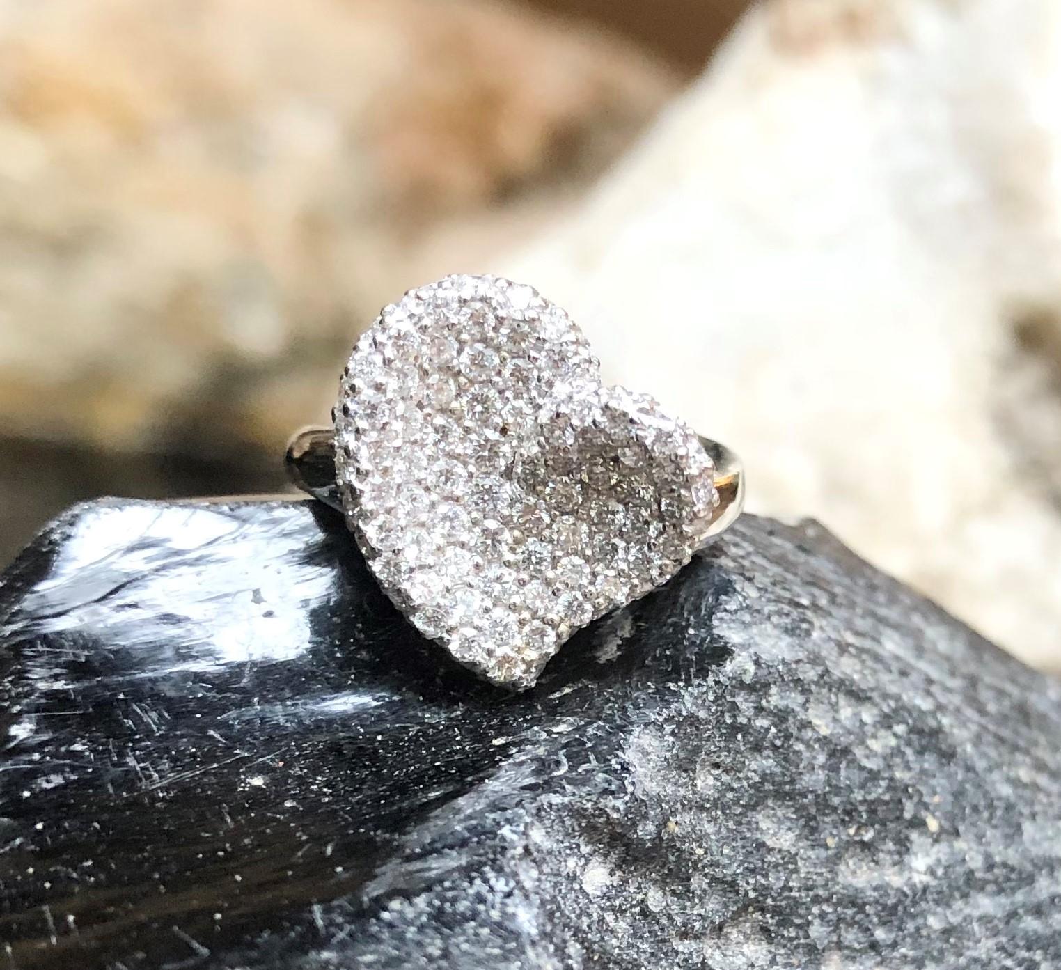 Diamond Heart Ring Set in 18 Karat White Gold Settings For Sale 2
