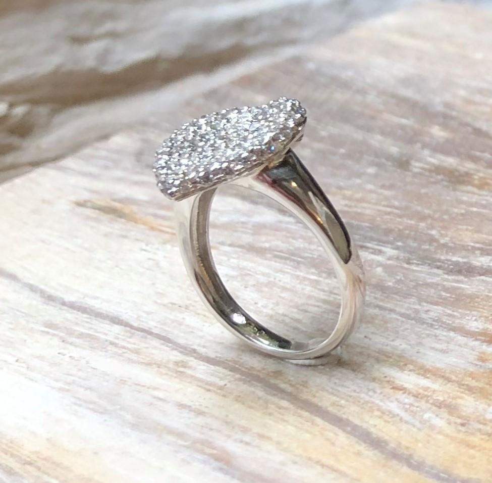 Diamond Heart Ring Set in 18 Karat White Gold Settings For Sale 4