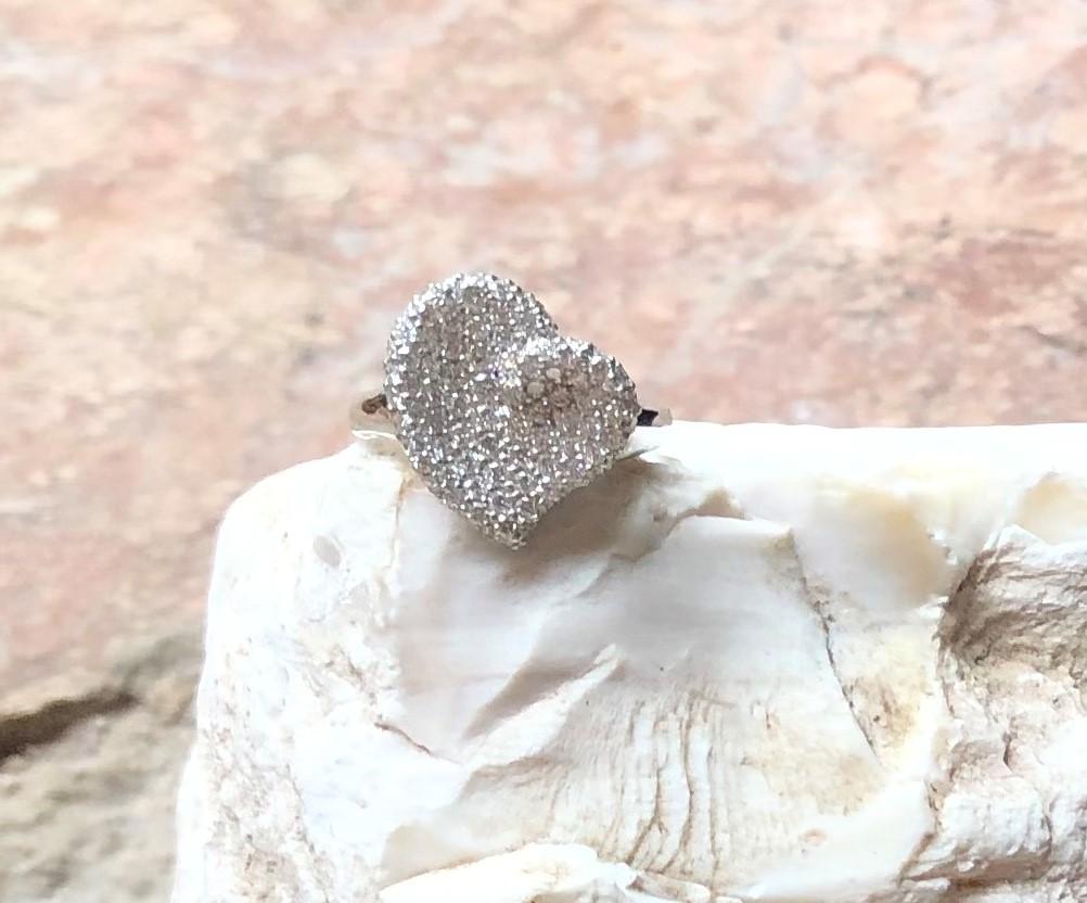 Diamond Heart Ring Set in 18 Karat White Gold Settings For Sale 8