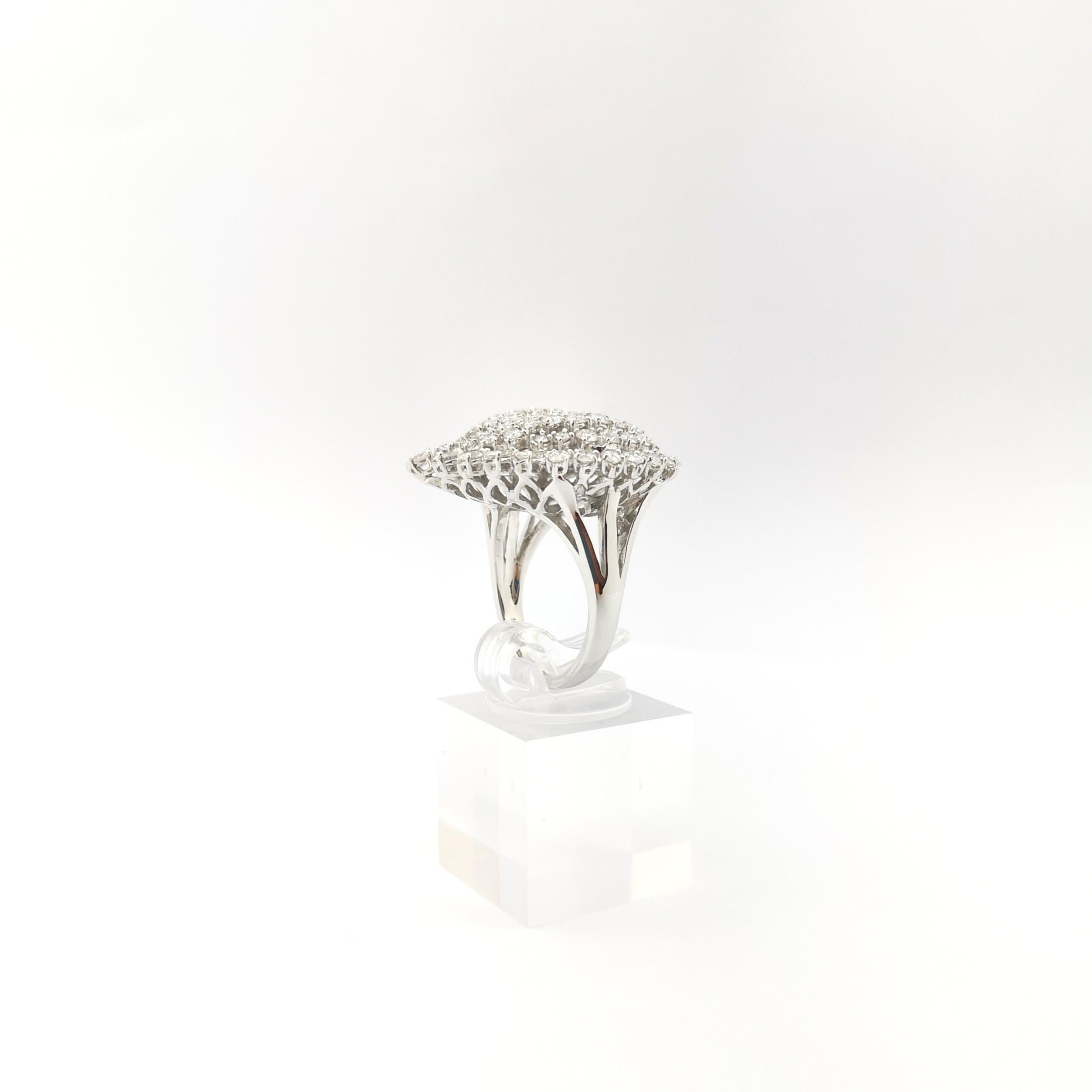 Diamond Heart Ring set in 18K White Gold Settings For Sale 5