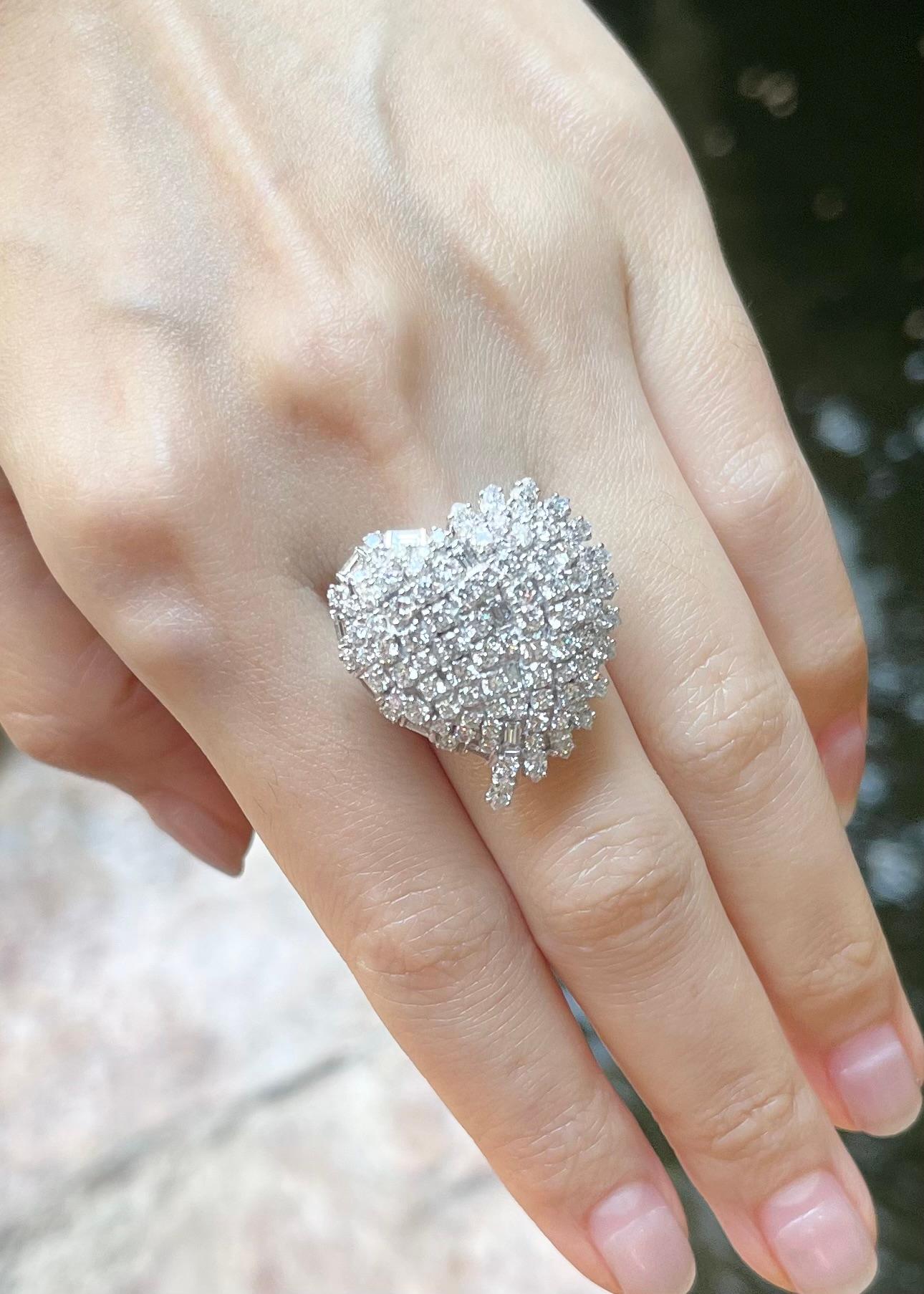 Brilliant Cut Diamond Heart Ring set in 18K White Gold Settings For Sale