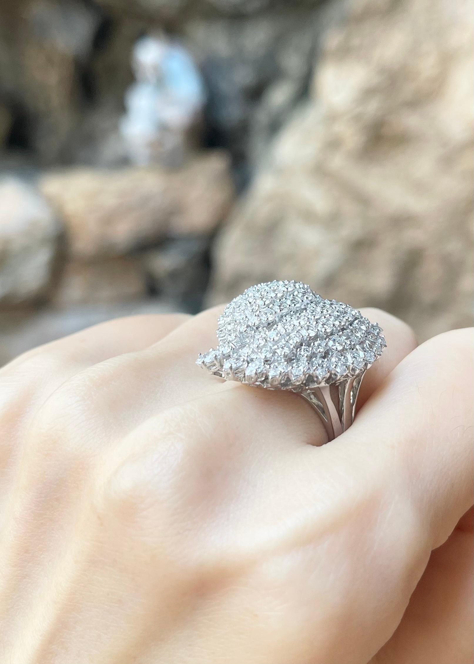 Women's Diamond Heart Ring set in 18K White Gold Settings For Sale