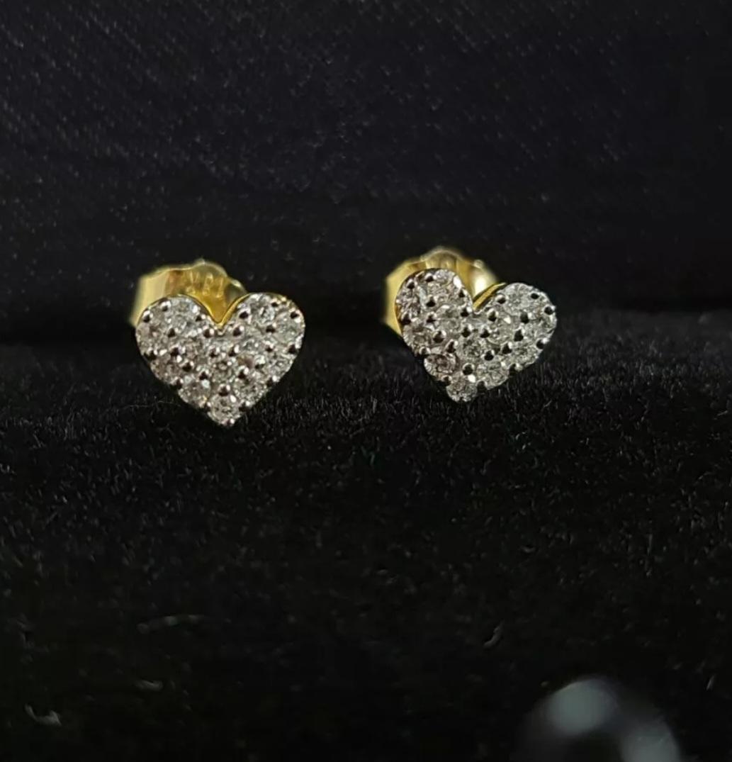Taille ronde Clous d'oreilles en forme de cœur en or massif 14 carats et diamants pour femmes cadeau de Noël en vente