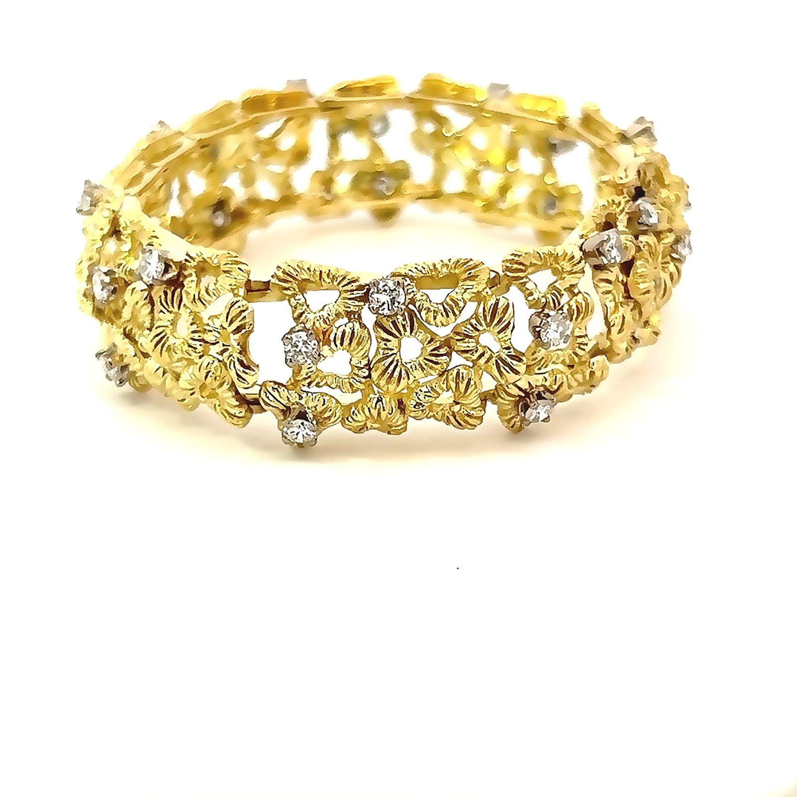 Round Cut Diamond Heart Shape Yellow Gold Link Bracelet For Sale