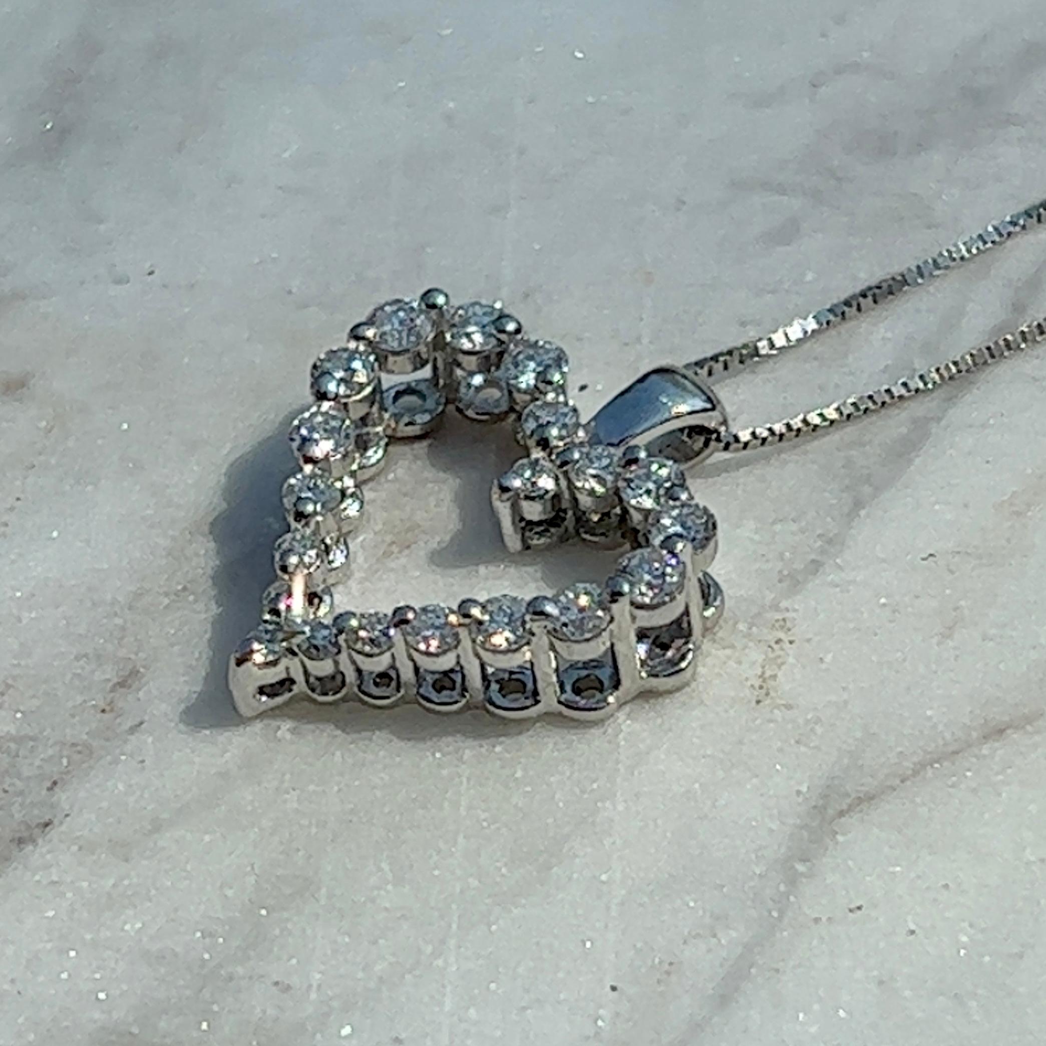 Herzförmiger Diamant-Anhänger aus 18 Karat Weißgold Damen
