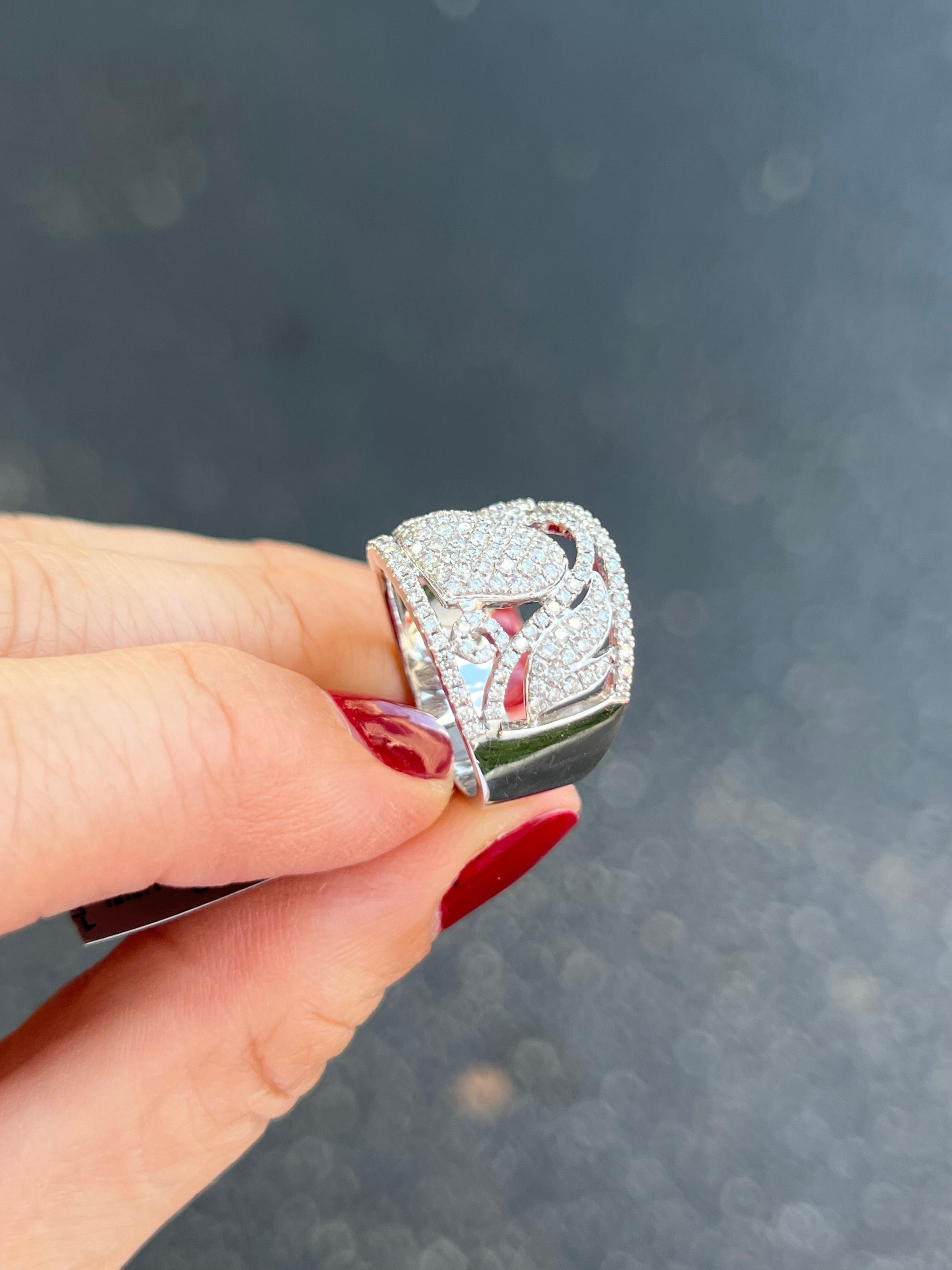 Diamant Herzbreiter Ringband mit Diamanten im Zustand „Neu“ im Angebot in Miami, FL