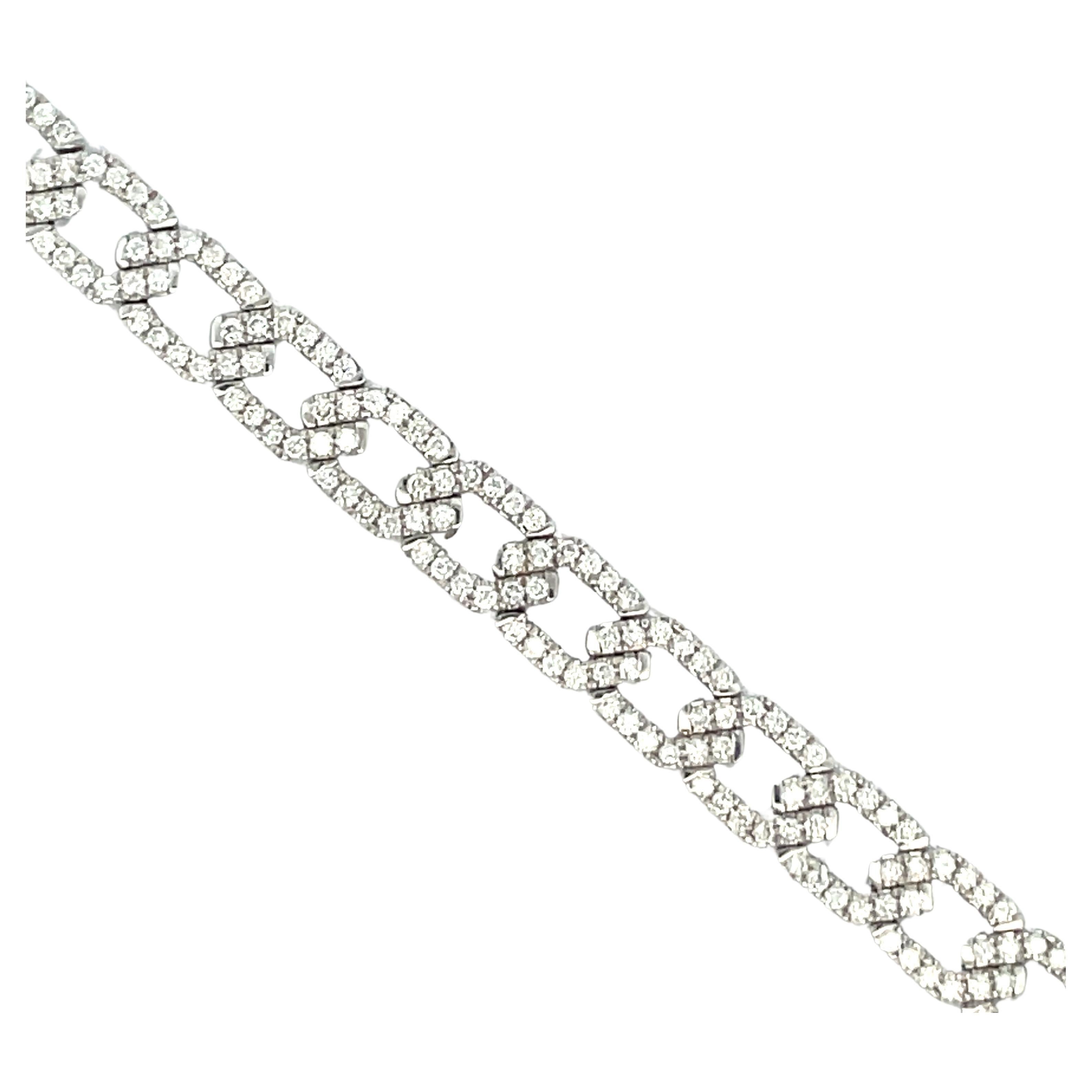 Diamantarmband mit Gliedern in Sechseckform mit 304 Diamanten von 2,83 Karat in 14 Karat Weißgold.
Farbe G-H
Klarheit SI

Voller Glanz und Brillanz!
Mehr Diamantgliederarmbänder auf Lager, suchen Sie Harbor Diamonds