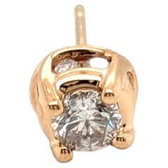 Pendiente de un solo diamante con diseño «halo» oculto, extraído, de 0,50 ct, en oro amarillo de 14K, con cierre a presión