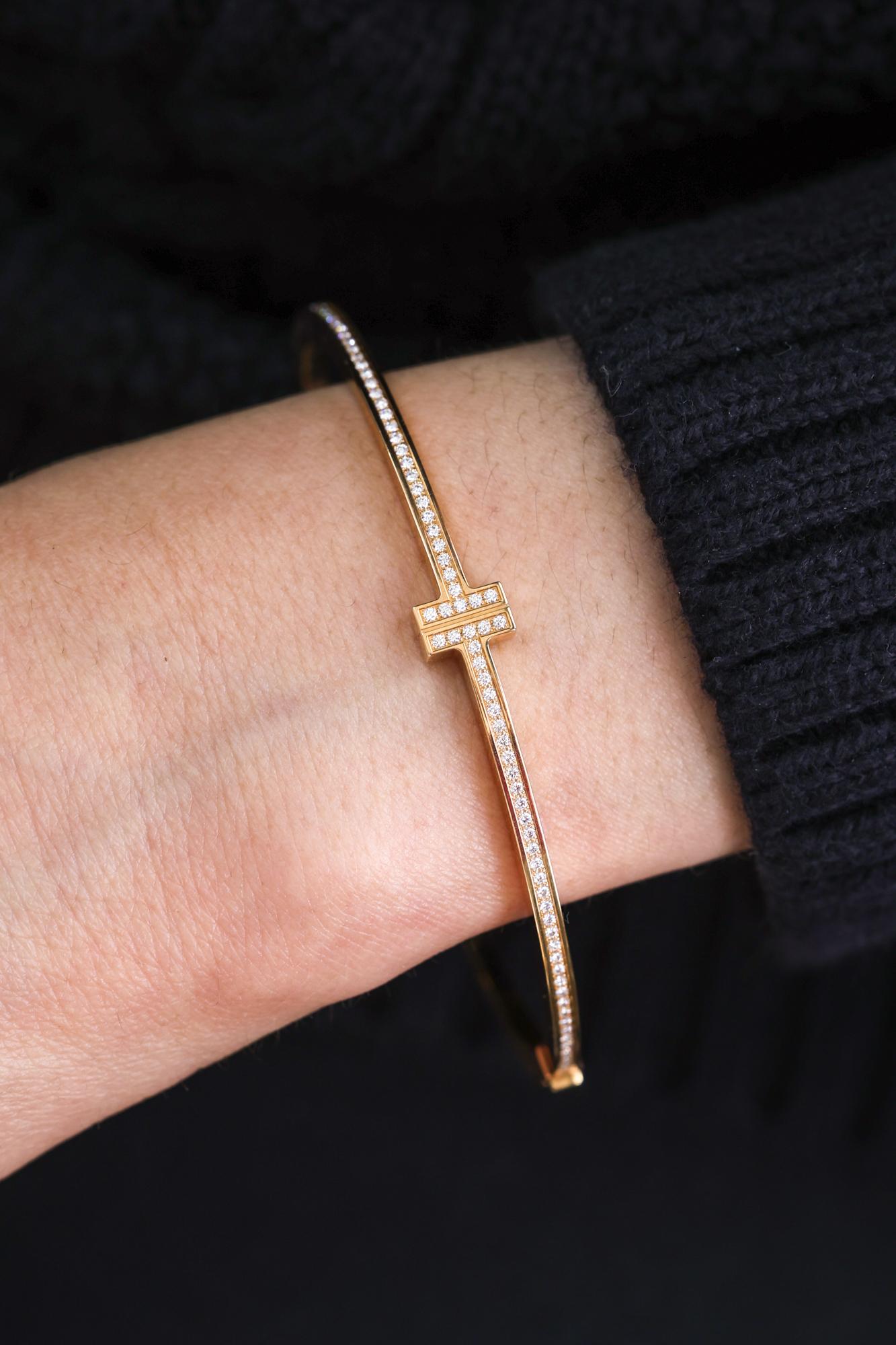 Bracelet jonc articulé en or jaune avec diamants Neuf - En vente à Los Angeles, CA