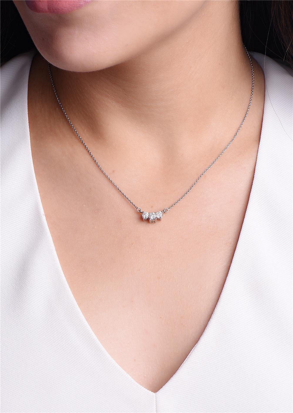 3 stone horizontal diamond necklace