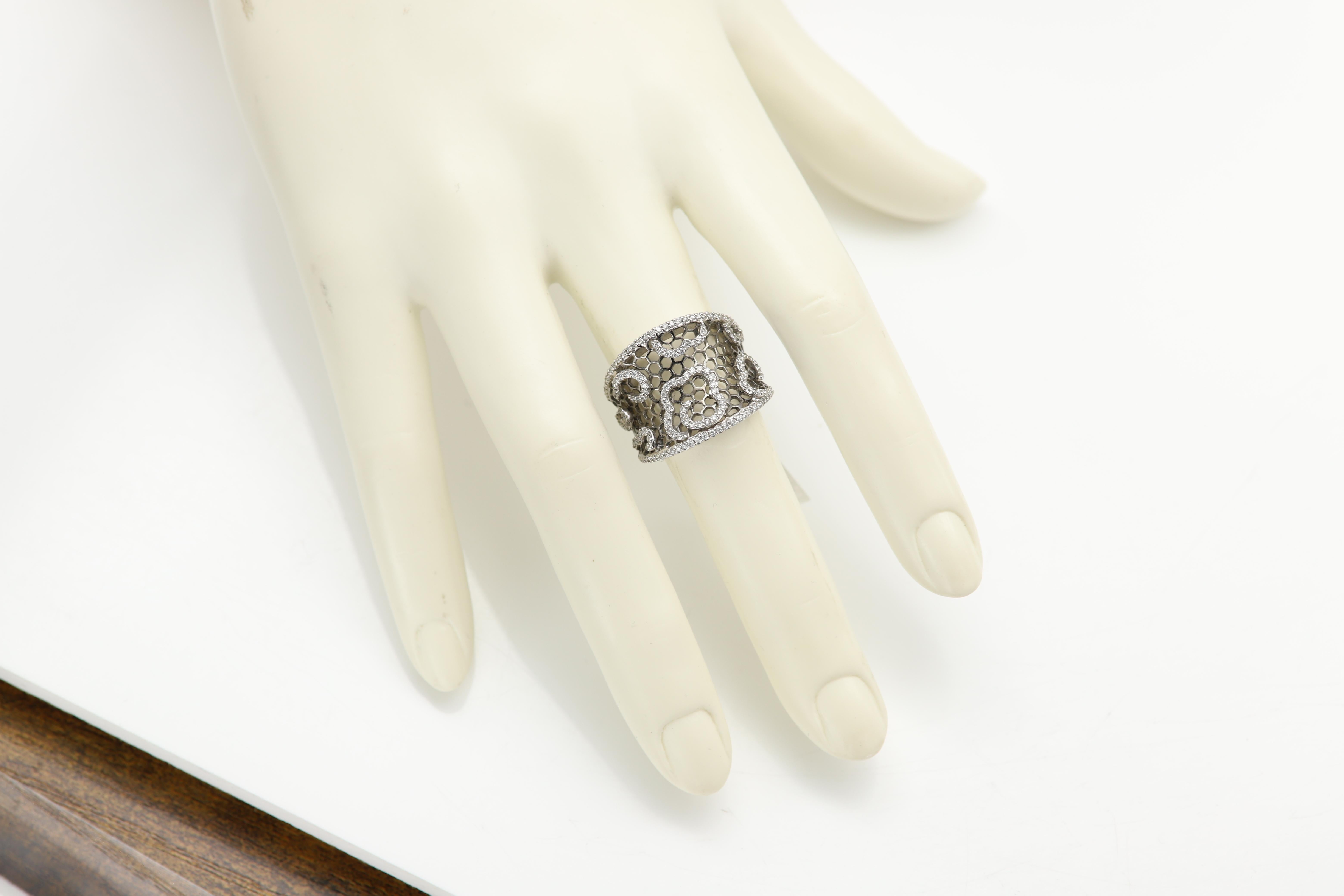 Women's Diamond honey comb Ring 18 Karat Gold Natural Diamonds For Sale