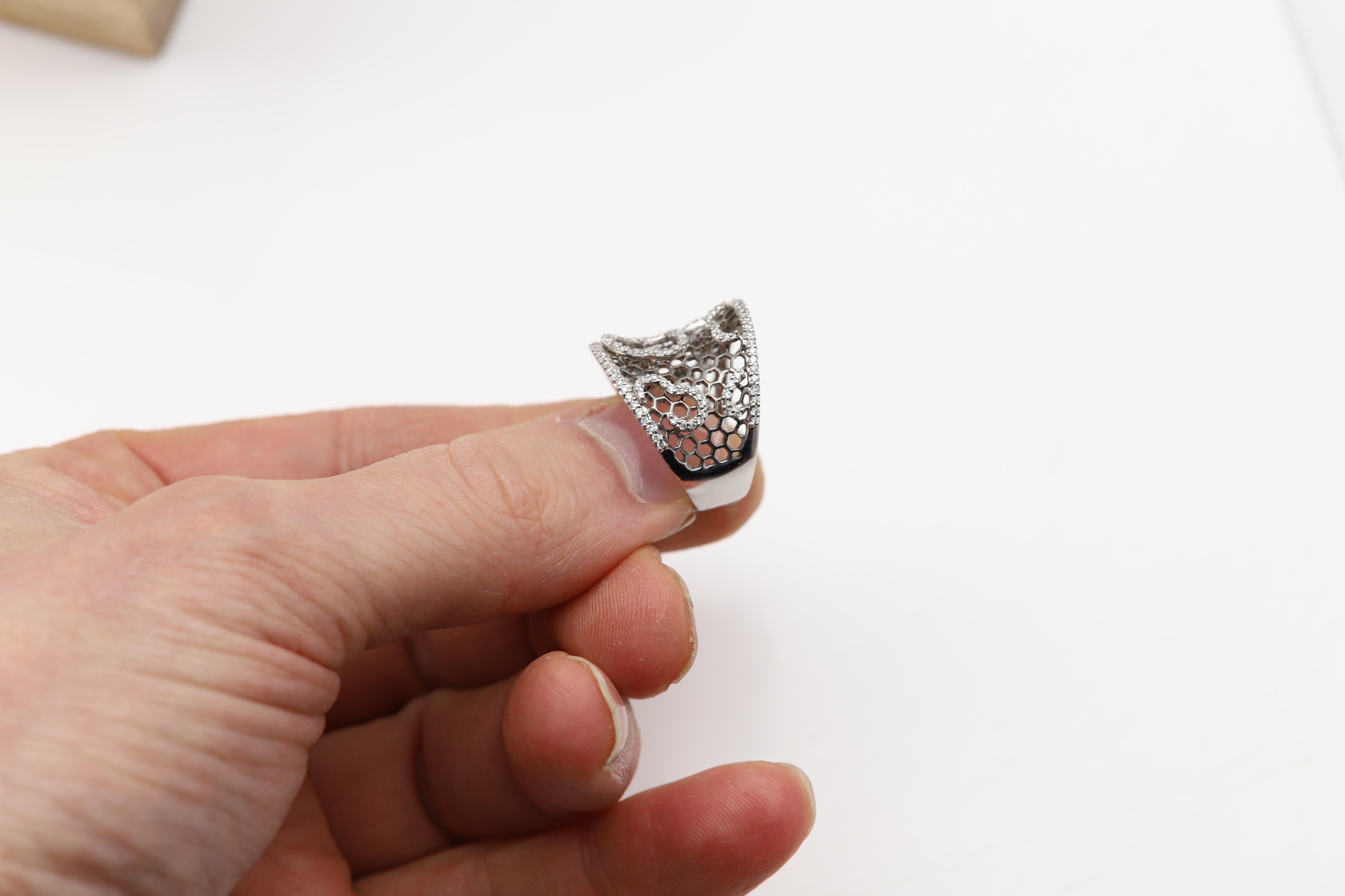 Diamond honey comb Ring 18 Karat Gold Natural Diamonds For Sale 2