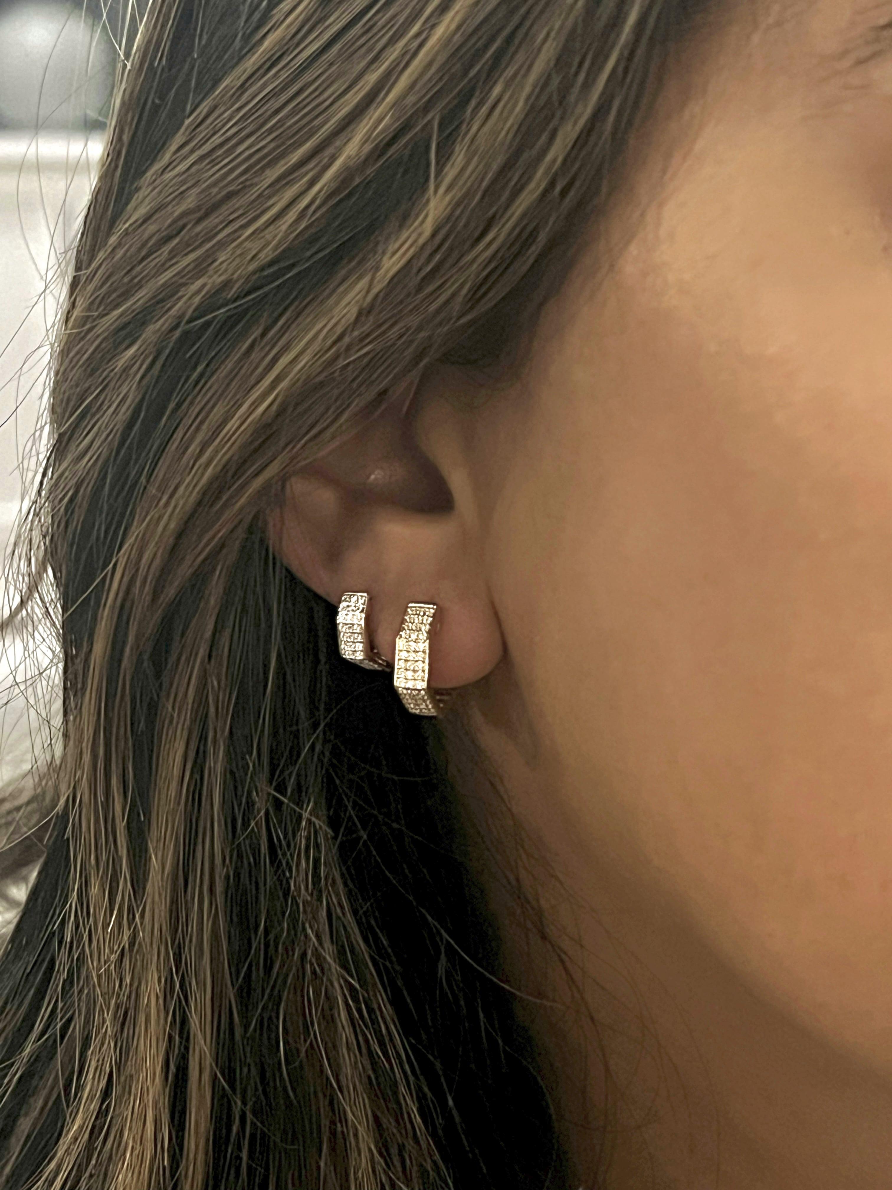 Round Cut Diamond Honeycomb Gold Huggie Earrings For Sale