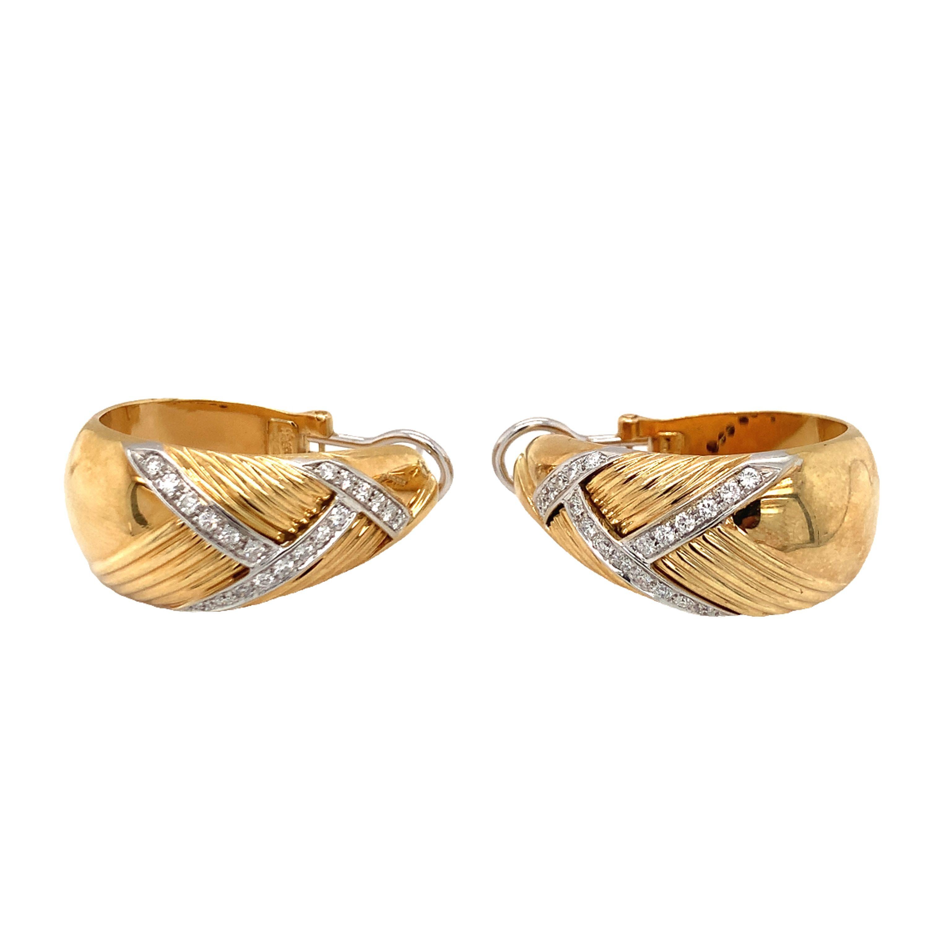 One pair of diamond ribbed hoop earrings in 18K yellow gold featuring forty round brilliant cut diamonds weighing 1.20 ct. with G color and VS-1 clarity. With posts and Omega backs and Italian hallmarks. Circa 1970s.

Statement, luxurious,
