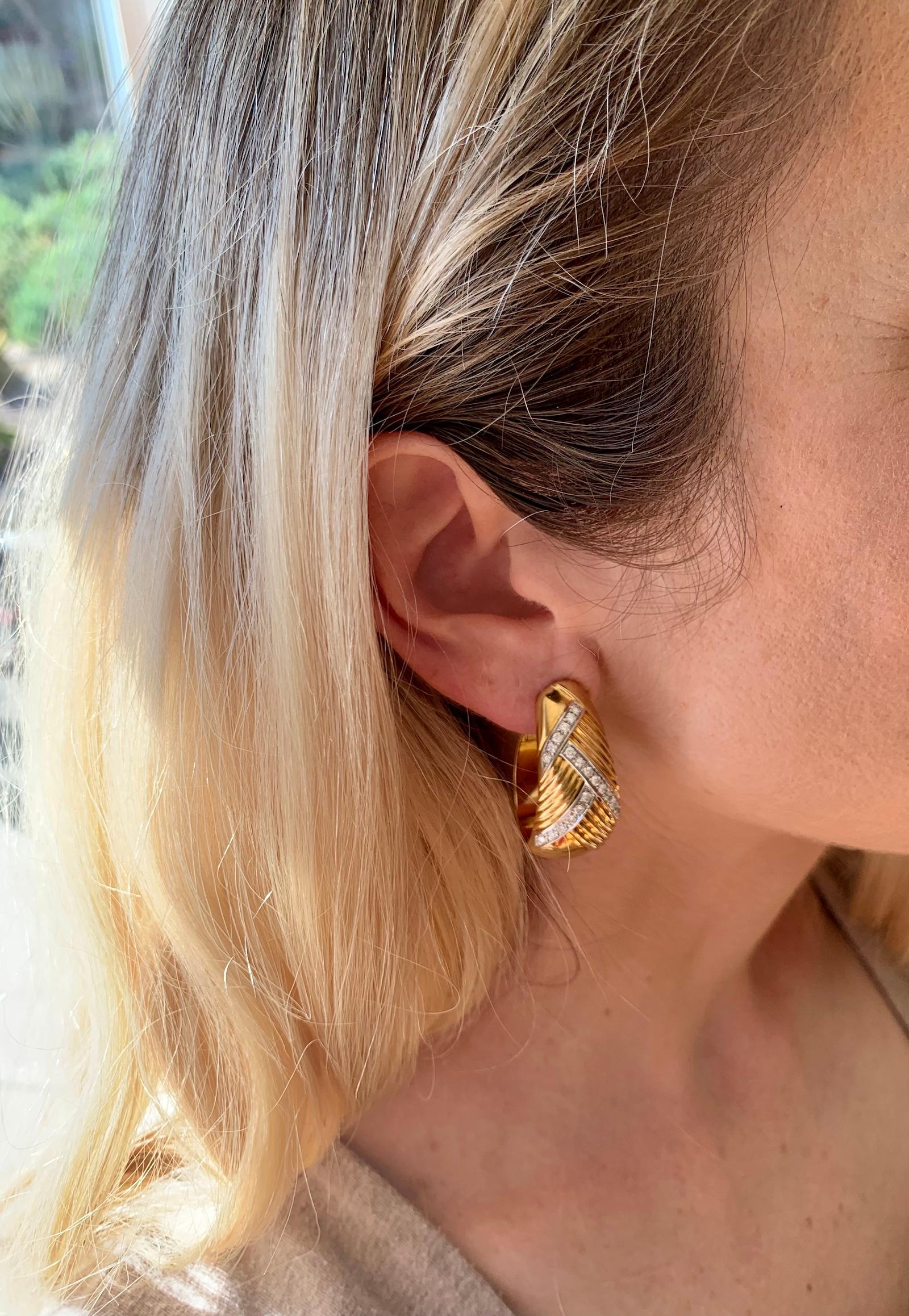 Boucles d'oreilles en or jaune 18K avec diamants Pour femmes en vente