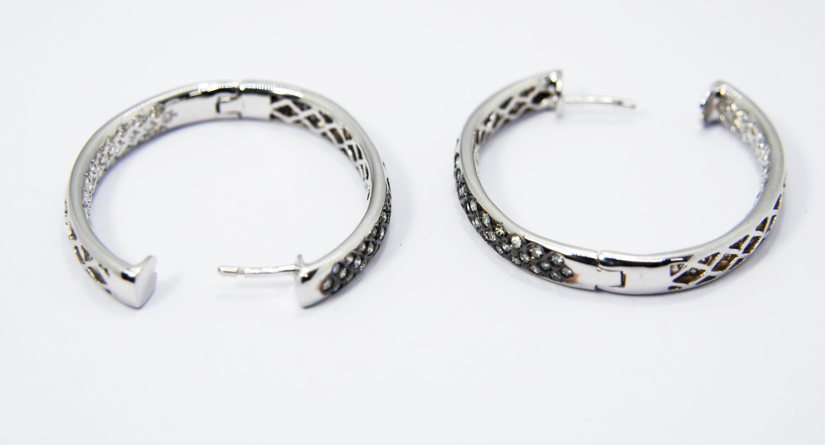 Irama Pradera is a Young designer from Spain that searches always for the best gems and combines classic with contemporary mounting and styles. 
Sleekly crafted in  18K white gold these romantic and classic pair of Hoop earrings consist on a pave