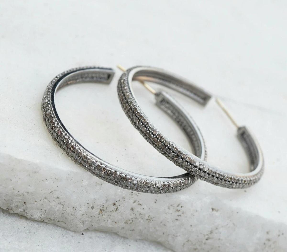 Orecchino a cerchio con diamante Orecchino a cerchio in argento 925 Gioielli alla moda Regalo di compleanno. In condizioni Nuovo in vendita a Chicago, IL