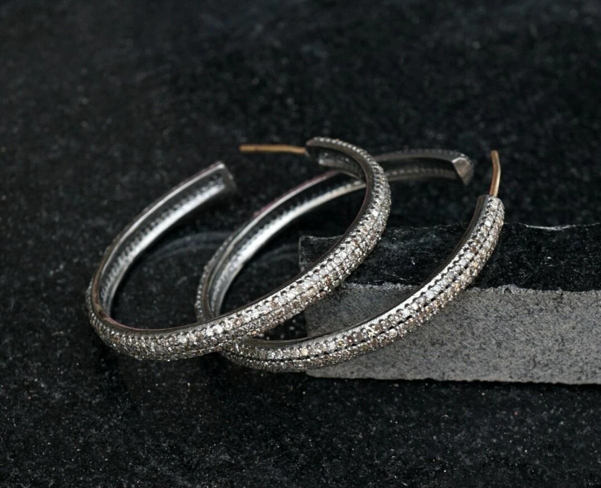 Donna Orecchino a cerchio con diamante Orecchino a cerchio in argento 925 Gioielli alla moda Regalo di compleanno. in vendita
