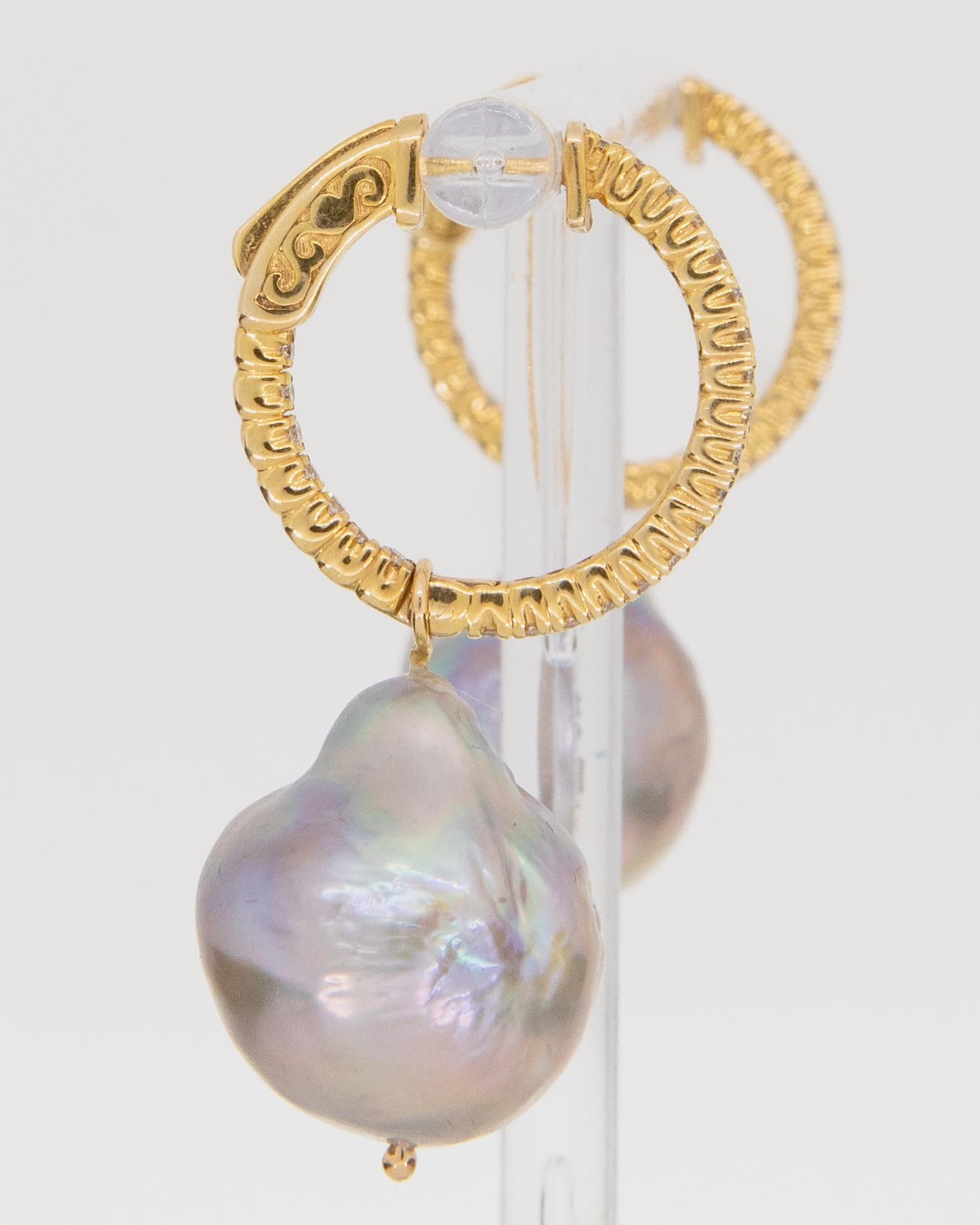 Diamond Hoop Earring with detachable Pearls For Sale 5