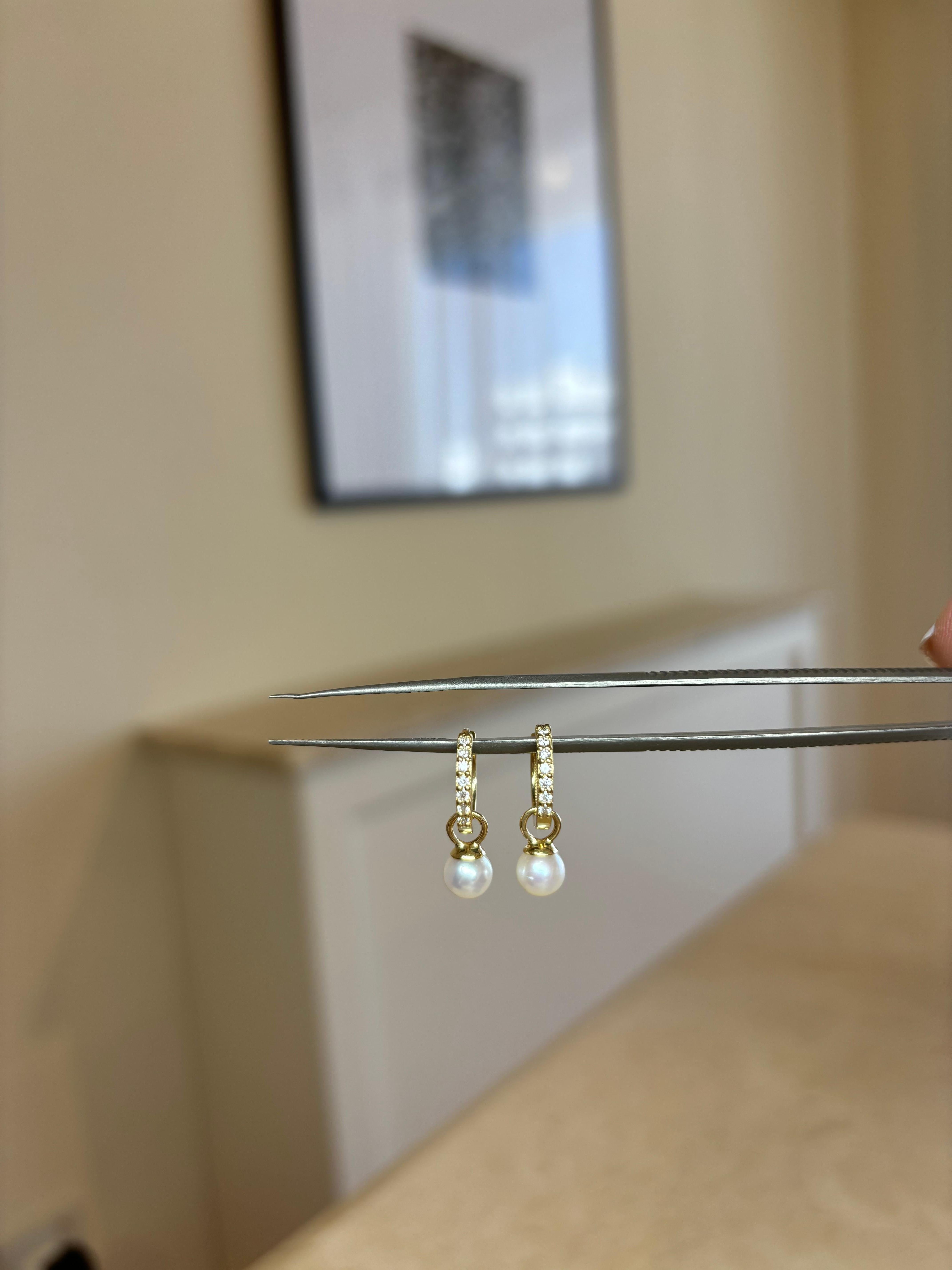 Round Cut Diamond Hoop Earrings, 0.16cts with detachable pearl charms, 18K Gold For Sale