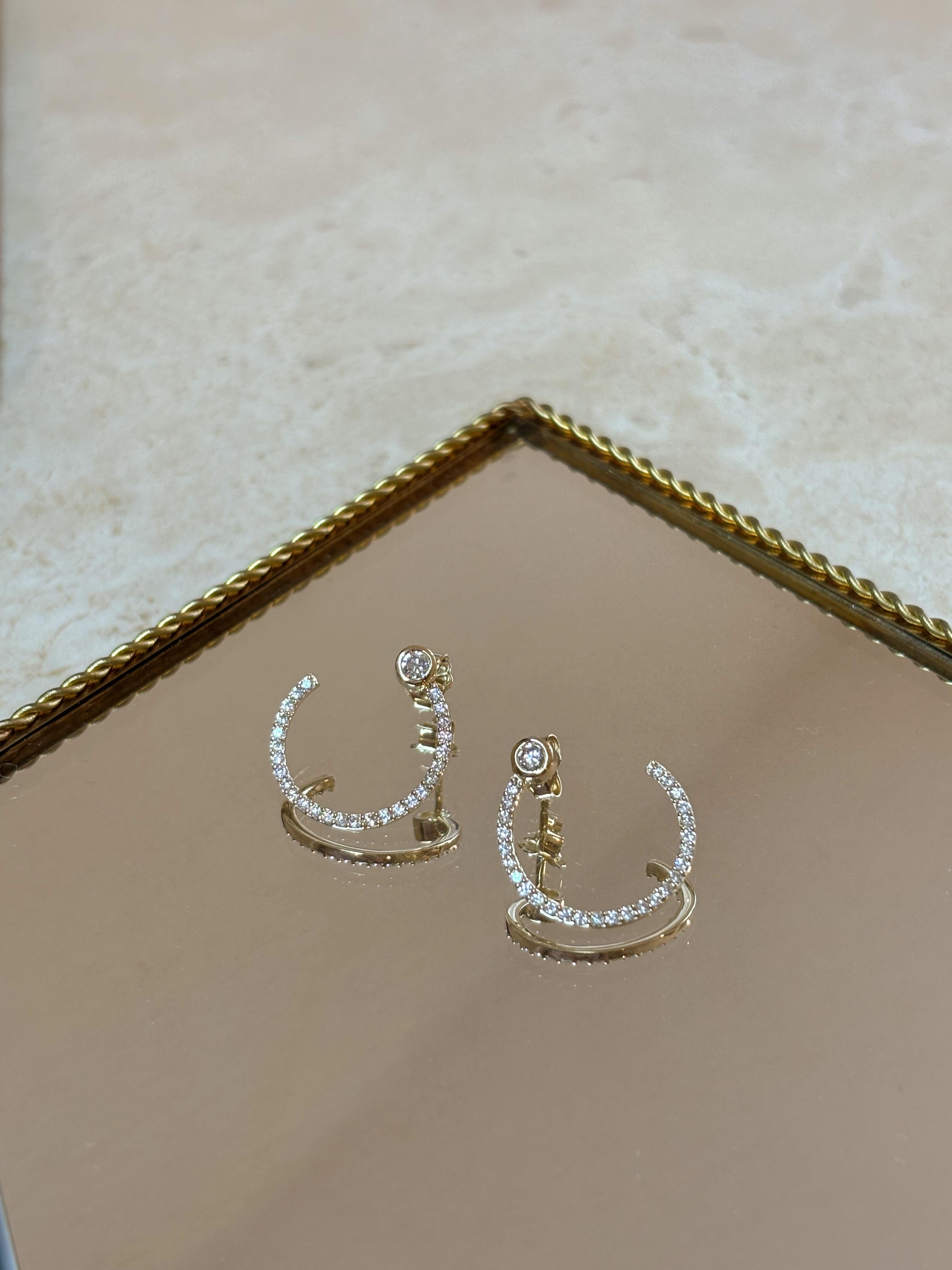 0.70cts Diamond Hoop Earrings, 18K Gold For Sale 1