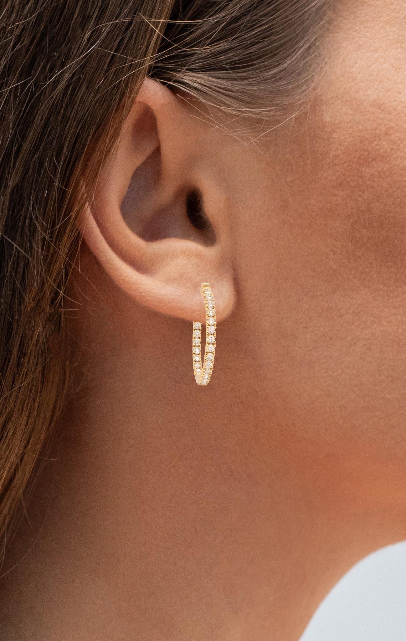 Contemporain Créoles en or jaune 14 carats avec diamants de 1 carat au total en vente