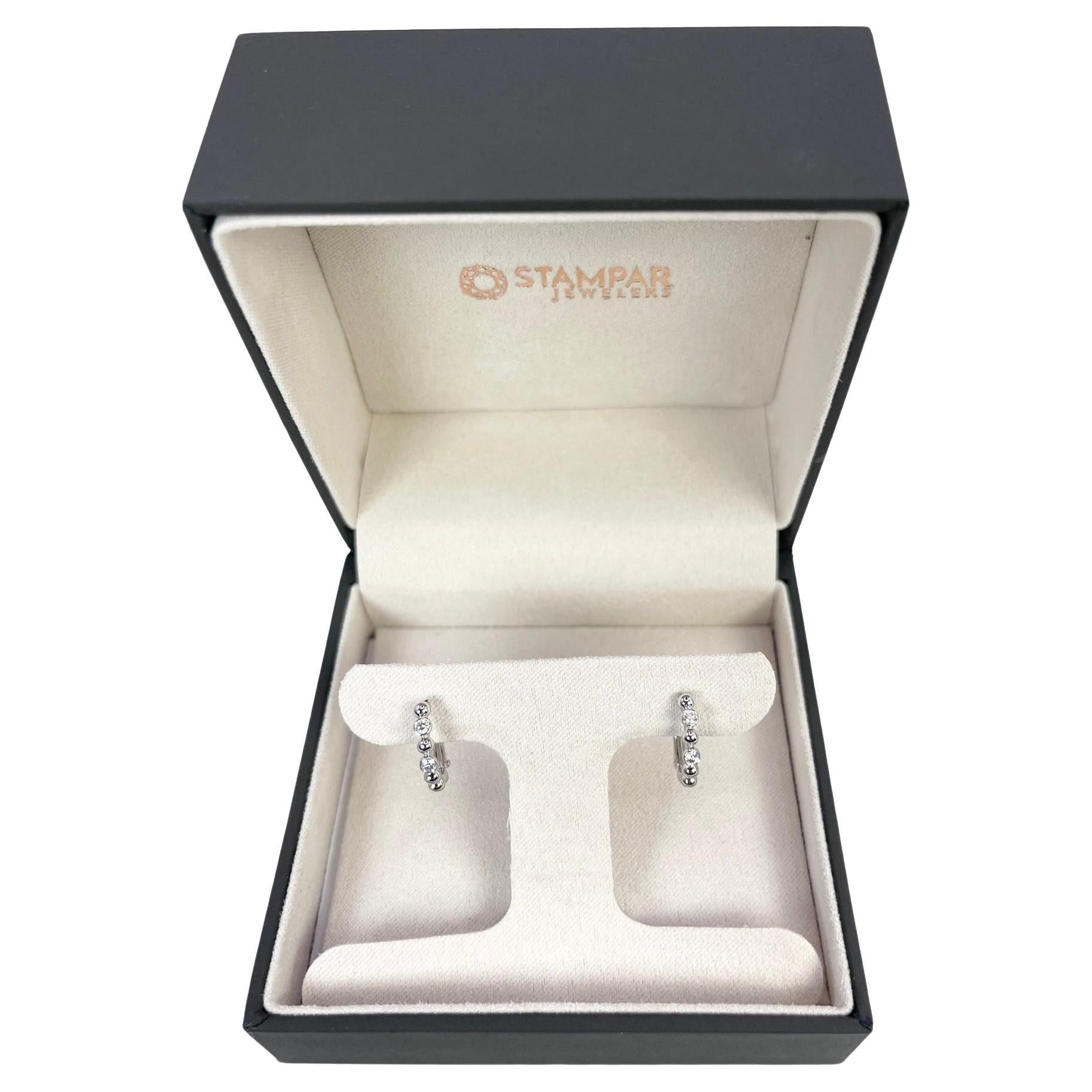 Boucles d'oreilles créoles pour enfants en or blanc 14 carats avec diamants en vente