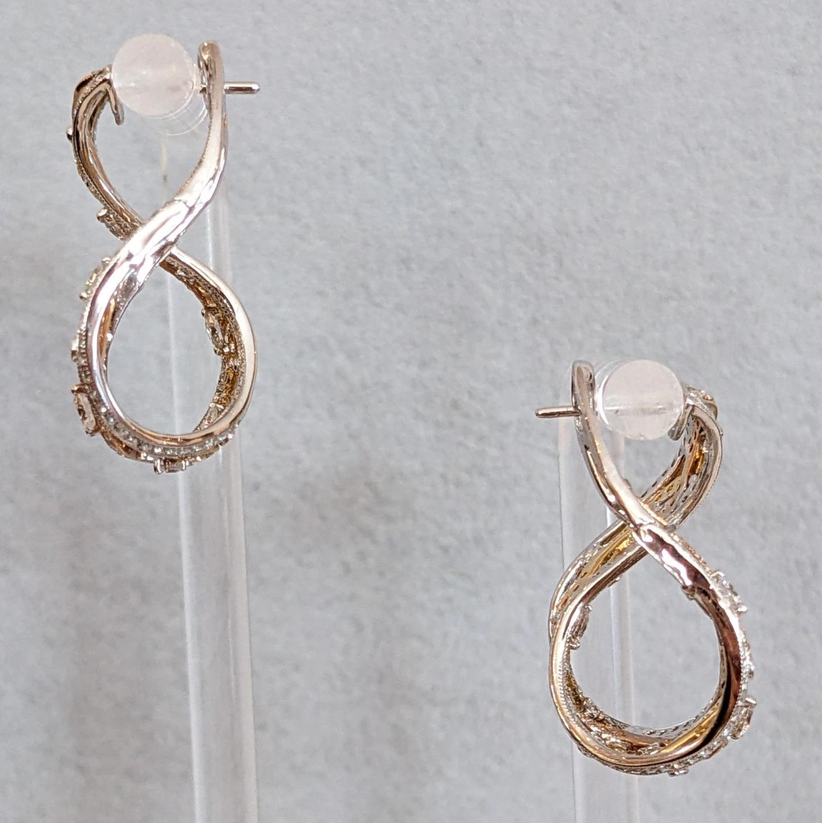 Diamant-Creolen-Ohrringe 2,00 cttw von Supreme aus 18 Karat dreifarbigem Gold im Zustand „Hervorragend“ im Angebot in La Jolla, CA