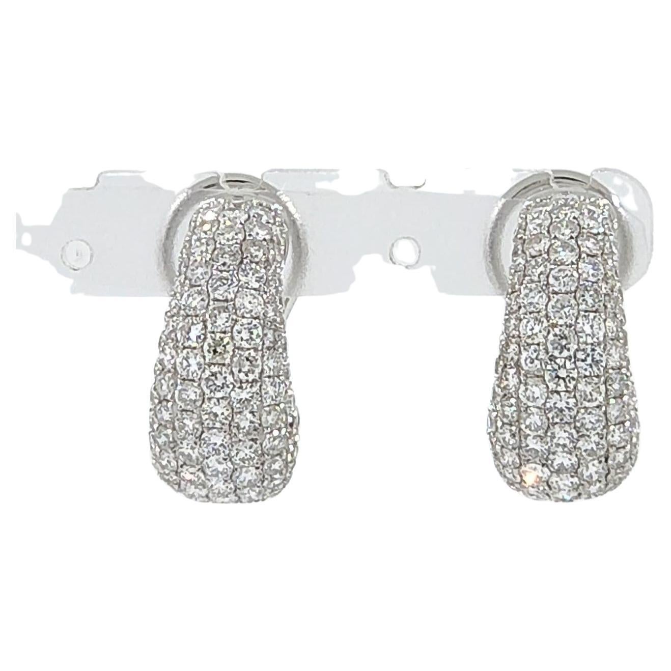 Boucles d
oreilles créoles en or blanc 18 carats et diamants de 3,57 carats