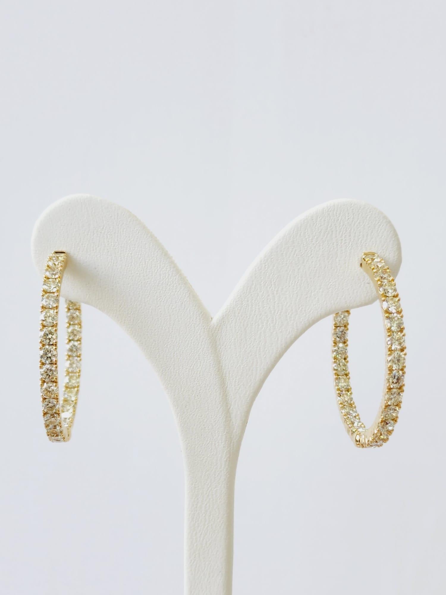 Diamond Hoop Earrings 4.25 Carat in 18 K Yellow Gold For Sale 1