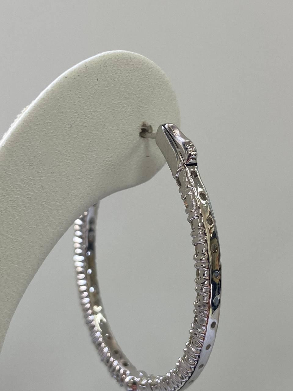 Diamond Hoop Earrings 4.7 Carat in 18 K White Gold  In New Condition For Sale In Ramat Gan, IL