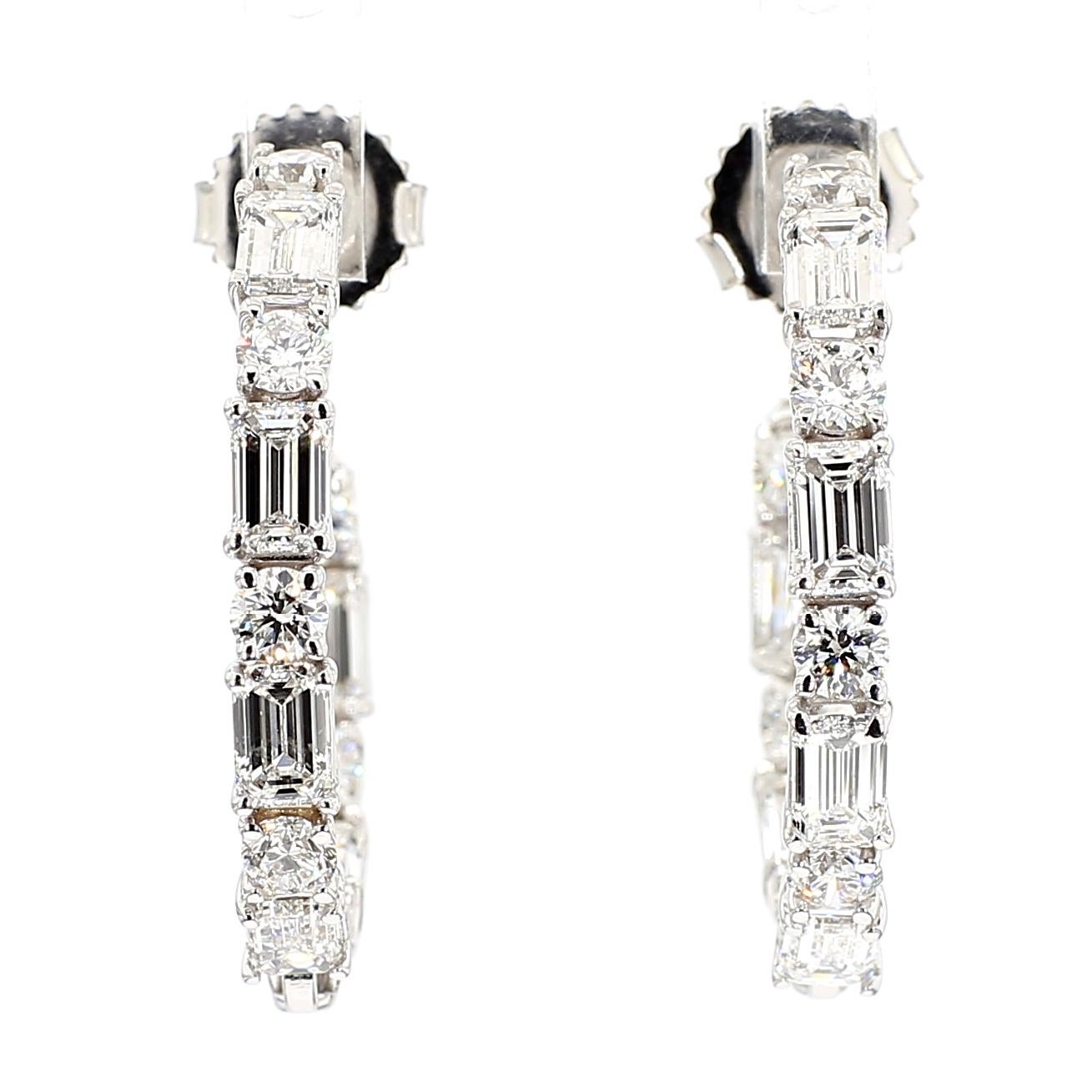 Ces boucles d'oreilles en diamants blancs, taille émeraude et ronds alternés, témoignent d'un savoir-faire artisanal de qualité et d'un design intemporel. Parfaite pour ceux qui apprécient la beauté des diamants naturels, cette bague offre un