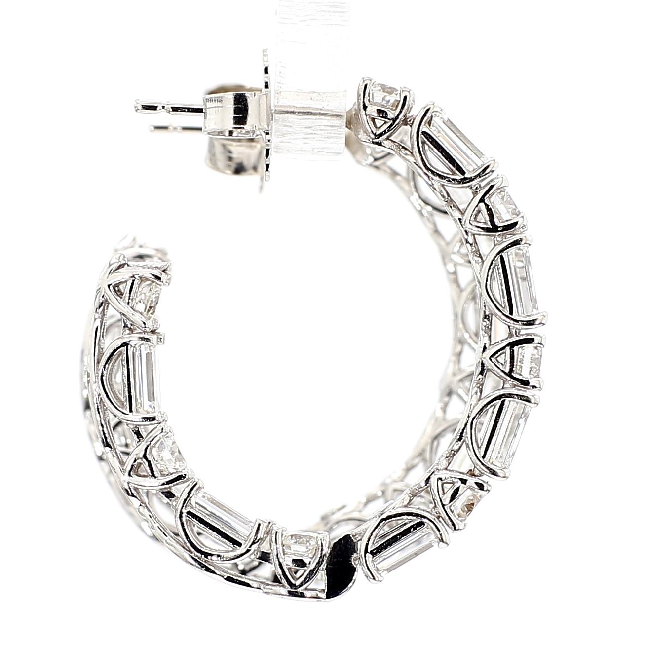 Créoles en diamant alternant taille émeraude et ronde *Naturel* Or blanc 18K en vente 3