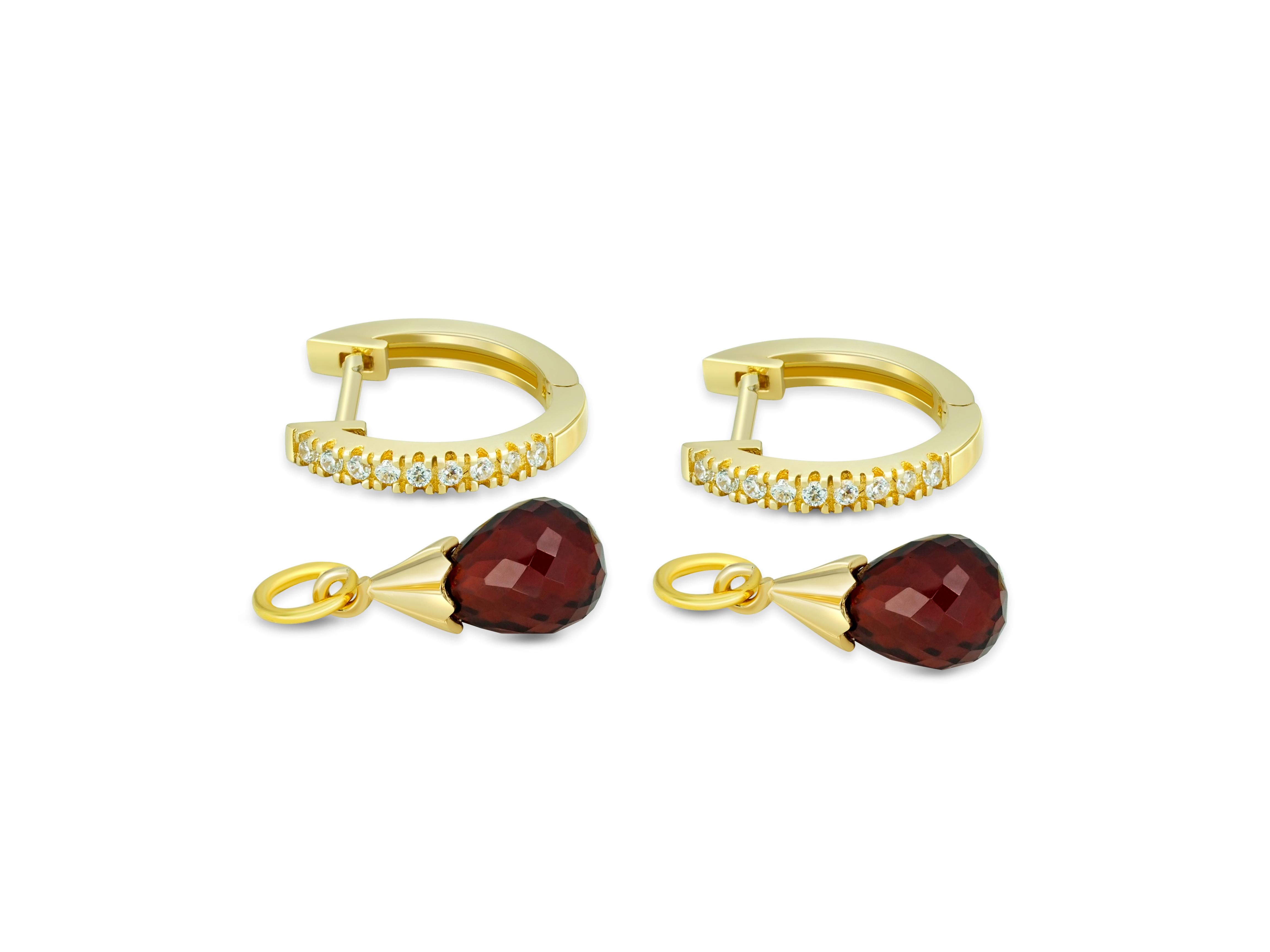 Garnet huggy hoop diamond earrings. Danity hoops in 14k gold. 2 ways wearrable earrings. Garnet  Briolette Drop Hoop Earrings in 14k Gold. Hoop earrings and garnet briolette charms. Diamond huggy hoop earrings. 

Hoops earrings can be worn