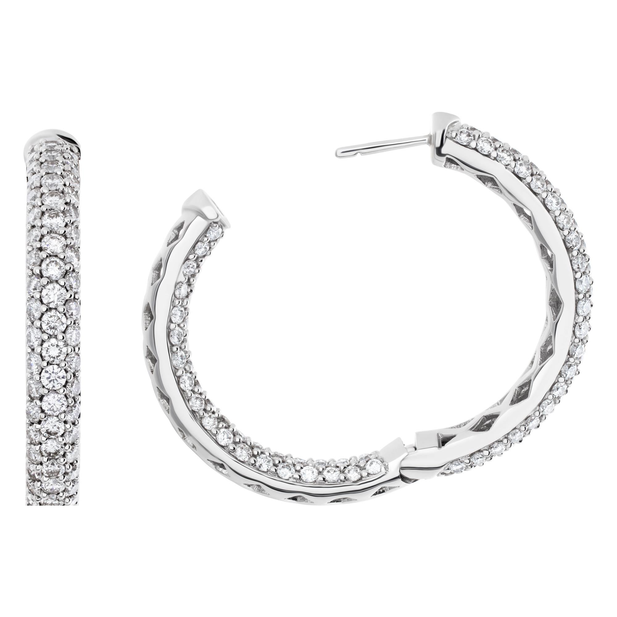Diamond hoop earrings in 18k white gold In Excellent Condition In Surfside, FL