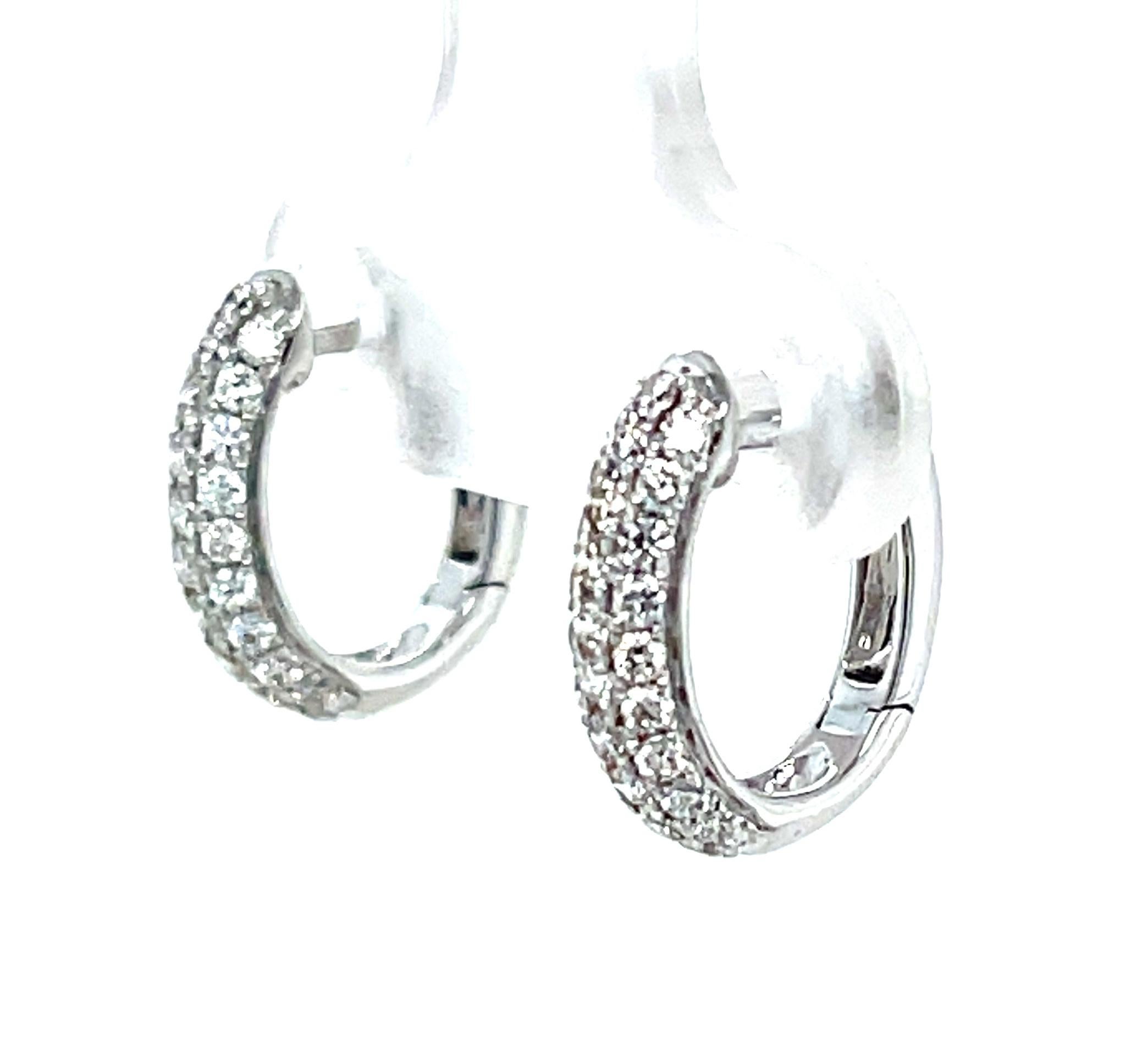 Diamond Hoop Earrings in 18k White Gold with Hinged Backs  For Sale 1