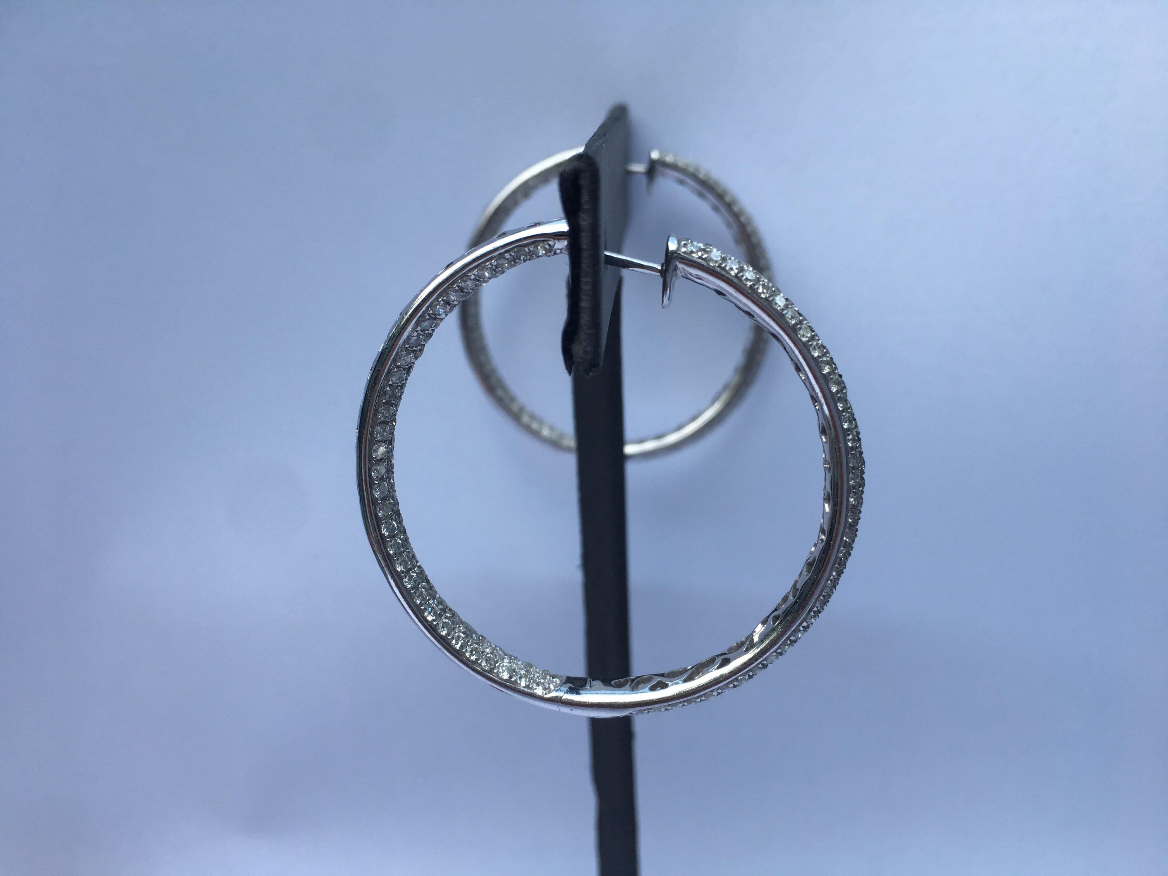 Diamond Hoop Earrings Set in 18 Karat White Gold In New Condition In Trumbull, CT