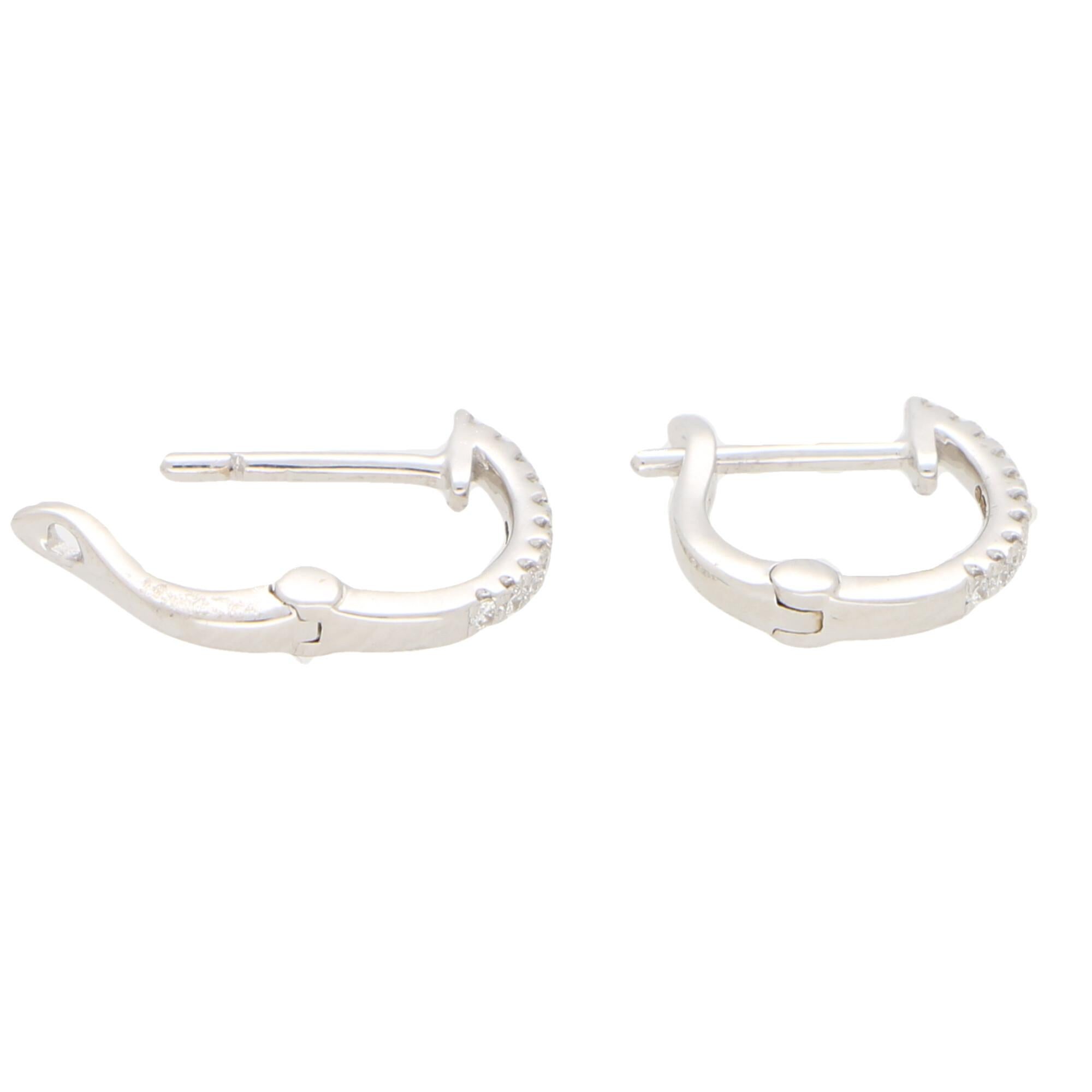 Diamond Hoop Earrings Set in 18k White Gold In Excellent Condition For Sale In London, GB