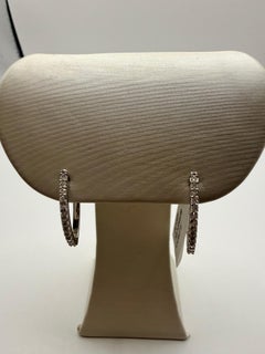 Orecchini a cerchio con diamanti a forma di V in oro 18KT